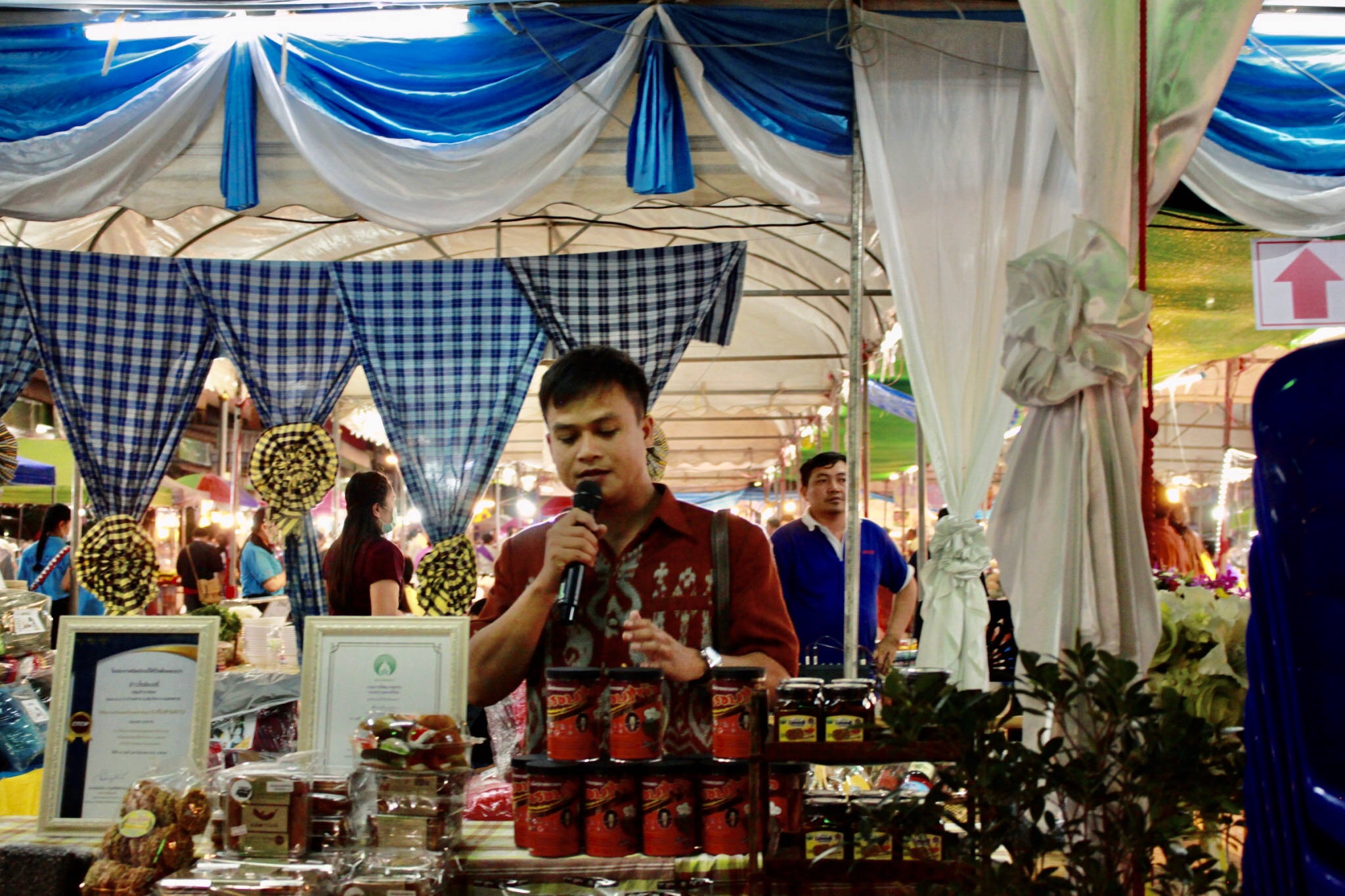 พช.หนองคาย จัดงาน แสดงและจำหน่ายผลิตภัณฑ์ OTOP จังหวัดหนองคาย ในงานฉลองอนุสาวรีย์ปราบฮ่อ ใต้ร่มพระบารมี 193 ปี เมืองหนองคาย และงานกาชาด จังหวัดหนองคาย พ.ศ. 2563