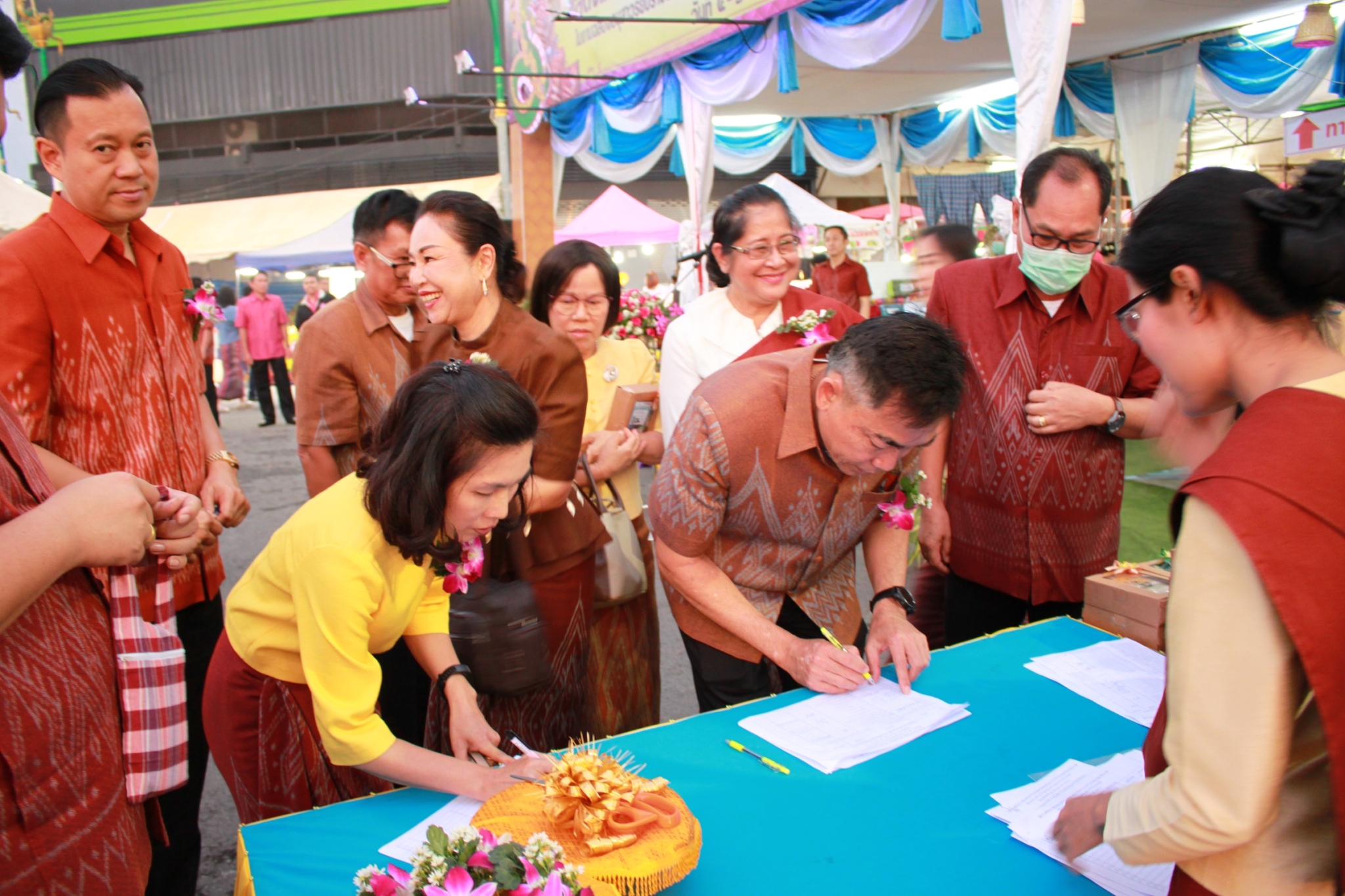 พช.หนองคาย จัดงาน แสดงและจำหน่ายผลิตภัณฑ์ OTOP จังหวัดหนองคาย ในงานฉลองอนุสาวรีย์ปราบฮ่อ ใต้ร่มพระบารมี 193 ปี เมืองหนองคาย และงานกาชาด จังหวัดหนองคาย พ.ศ. 2563