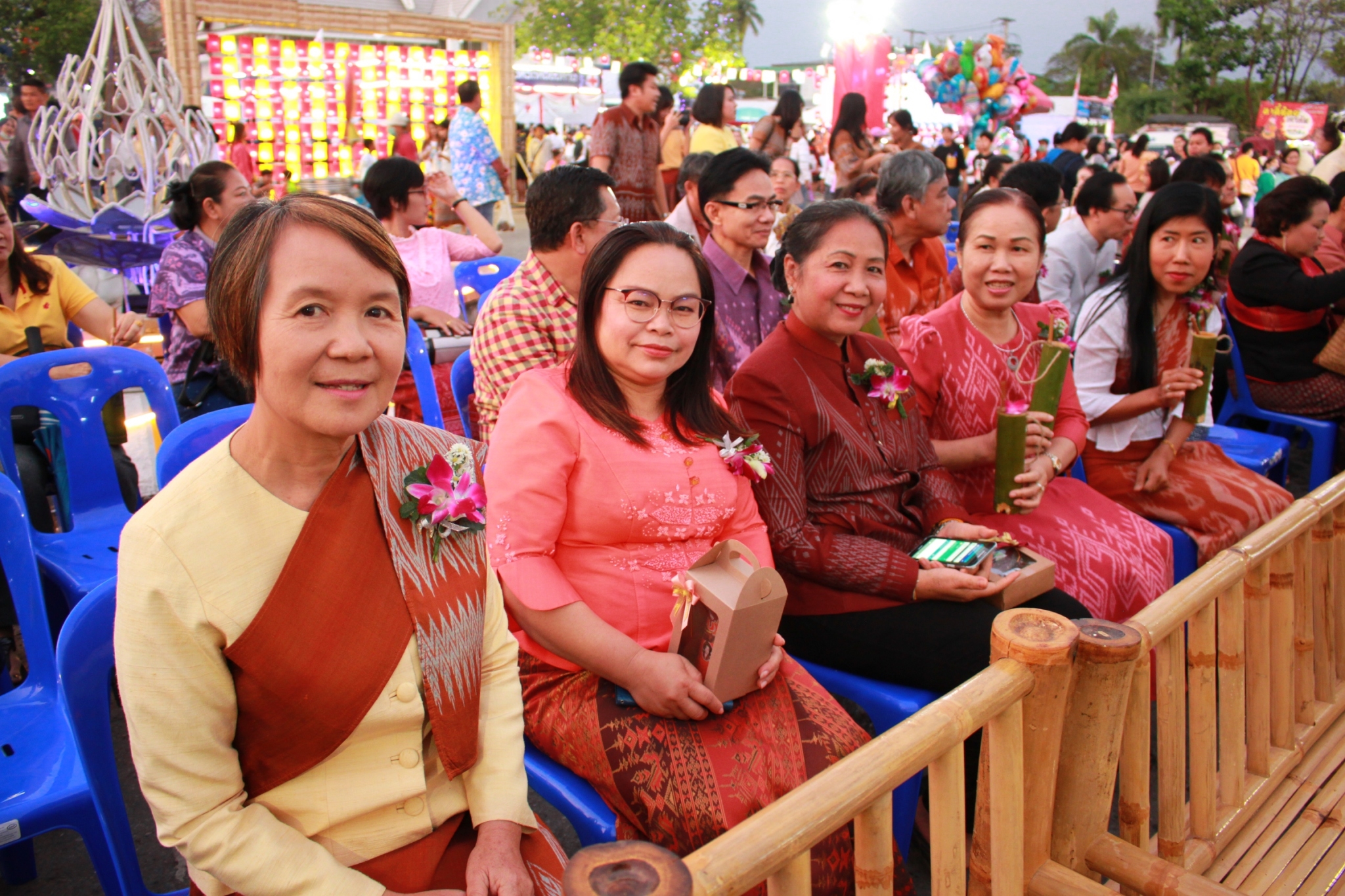 พช.หนองคาย จัดงาน แสดงและจำหน่ายผลิตภัณฑ์ OTOP จังหวัดหนองคาย ในงานฉลองอนุสาวรีย์ปราบฮ่อ ใต้ร่มพระบารมี 193 ปี เมืองหนองคาย และงานกาชาด จังหวัดหนองคาย พ.ศ. 2563