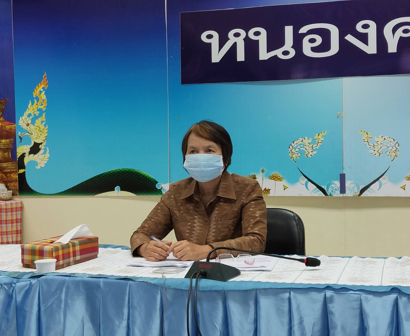 พช.หนองคาย ร่วมรับชม การประชุมชี้แจง เร่งรัด กำกับ ติดตาม การดำเนินงานกองทุนพัฒนาบทบาทสตรี ครั้งที่ 3/2563 ผ่านระบบ Video Conference