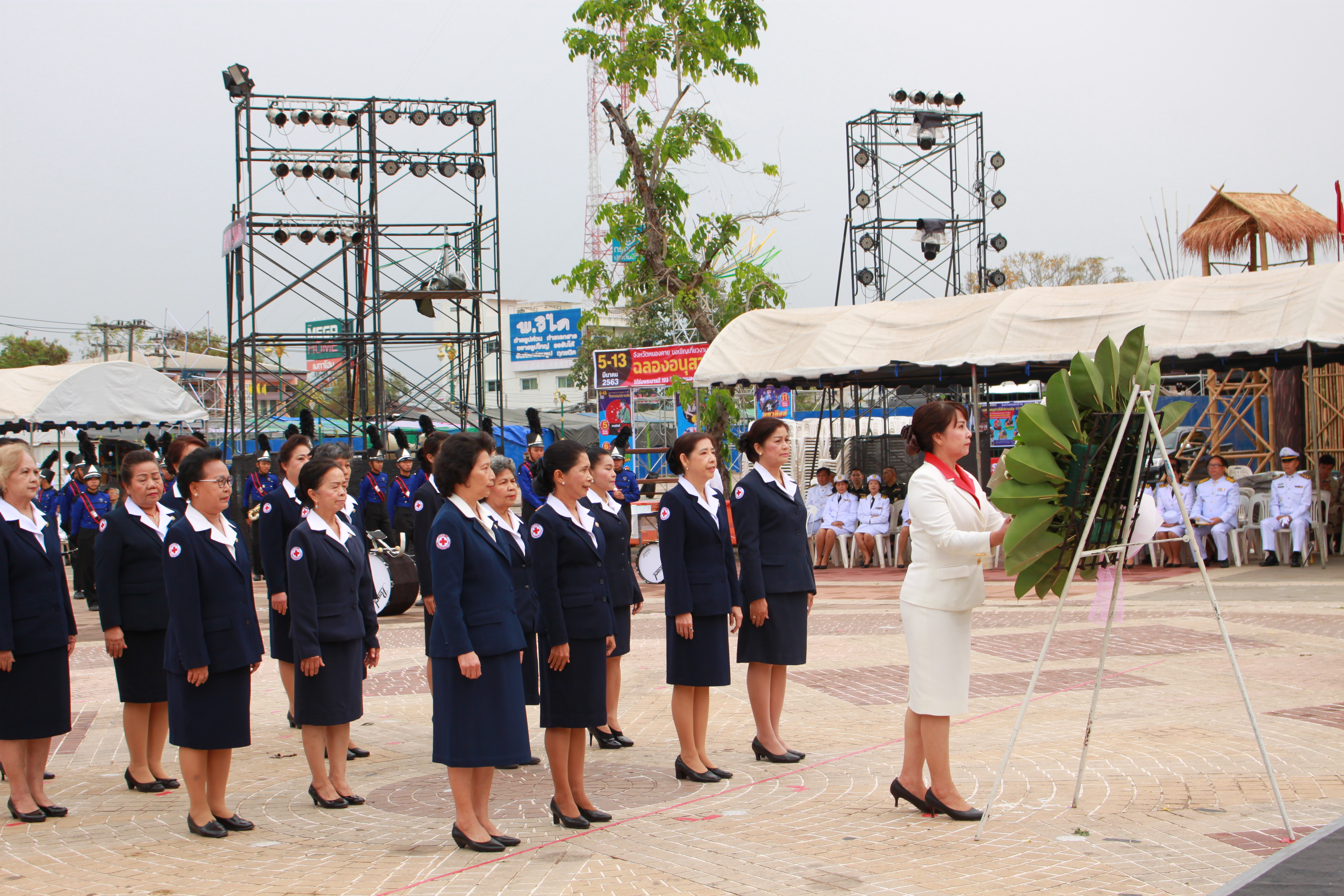 พช.หนองคาย ร่วมพิธีสักการะอนุสาวรีย์ปราบฮ่อ พิธีวางพวงมาลา พร้อมทั้งทำบุญอุทิศส่วนกุศลให้กับวีรชน ในงาน “ฉลองอนุสาวรีย์ปราบฮ่อใต้ร่มพระบารมี 193 ปีเมืองหนองคาย และงานกาชาดพ.ศ. 2563”