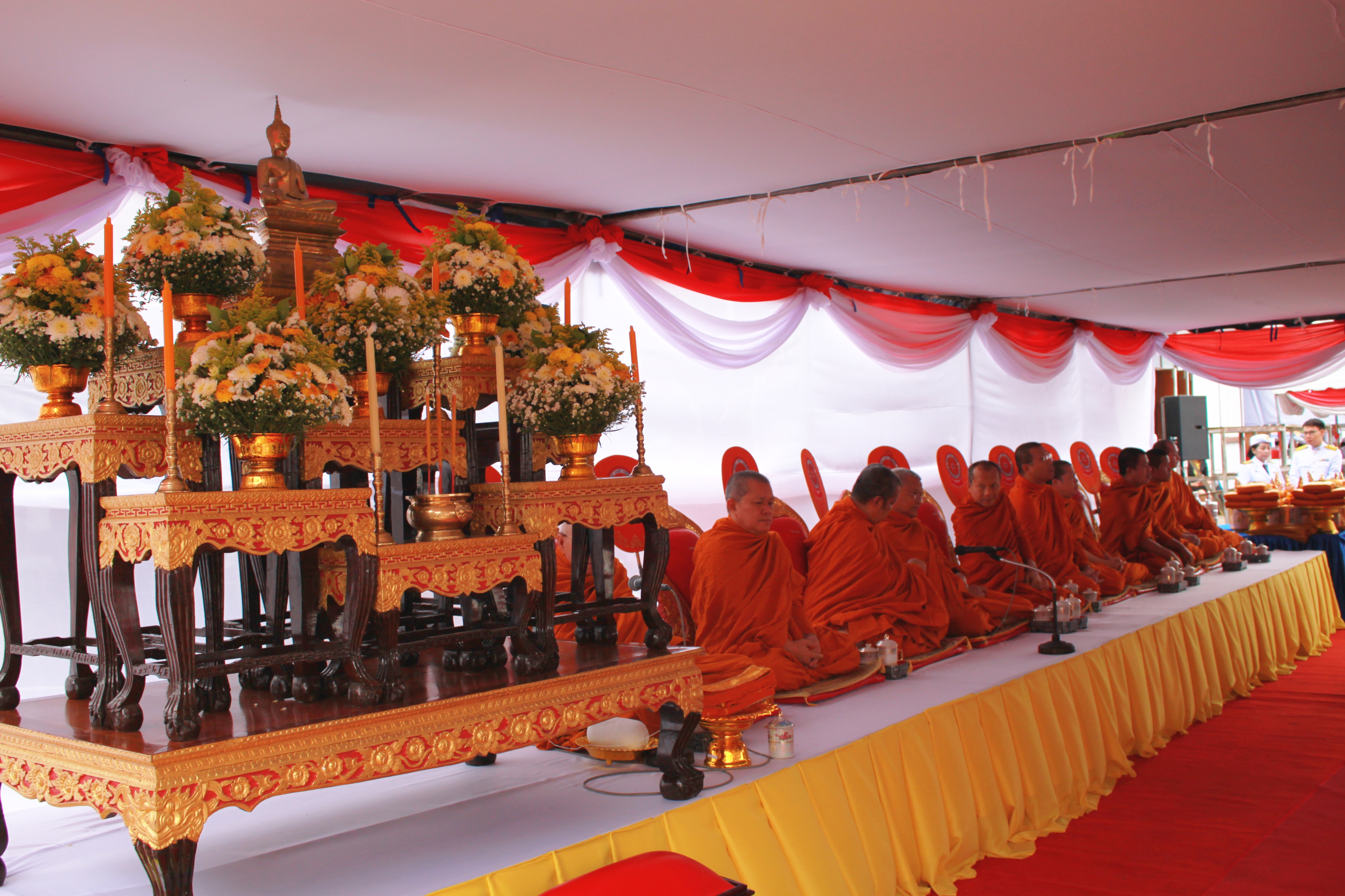 พช.หนองคาย ร่วมพิธีสักการะอนุสาวรีย์ปราบฮ่อ พิธีวางพวงมาลา พร้อมทั้งทำบุญอุทิศส่วนกุศลให้กับวีรชน ในงาน “ฉลองอนุสาวรีย์ปราบฮ่อใต้ร่มพระบารมี 193 ปีเมืองหนองคาย และงานกาชาดพ.ศ. 2563”