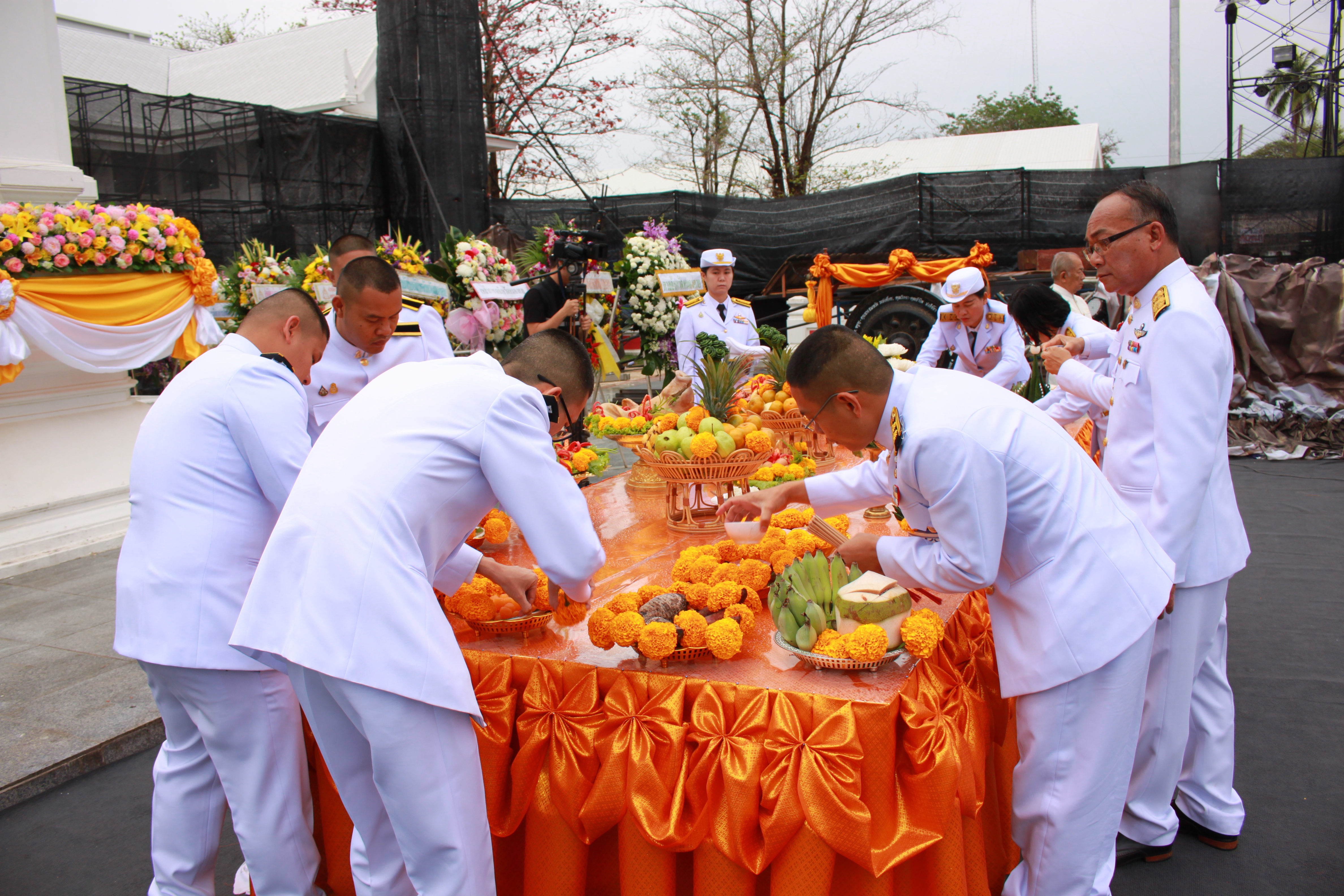 พช.หนองคาย ร่วมพิธีสักการะอนุสาวรีย์ปราบฮ่อ พิธีวางพวงมาลา พร้อมทั้งทำบุญอุทิศส่วนกุศลให้กับวีรชน ในงาน “ฉลองอนุสาวรีย์ปราบฮ่อใต้ร่มพระบารมี 193 ปีเมืองหนองคาย และงานกาชาดพ.ศ. 2563”