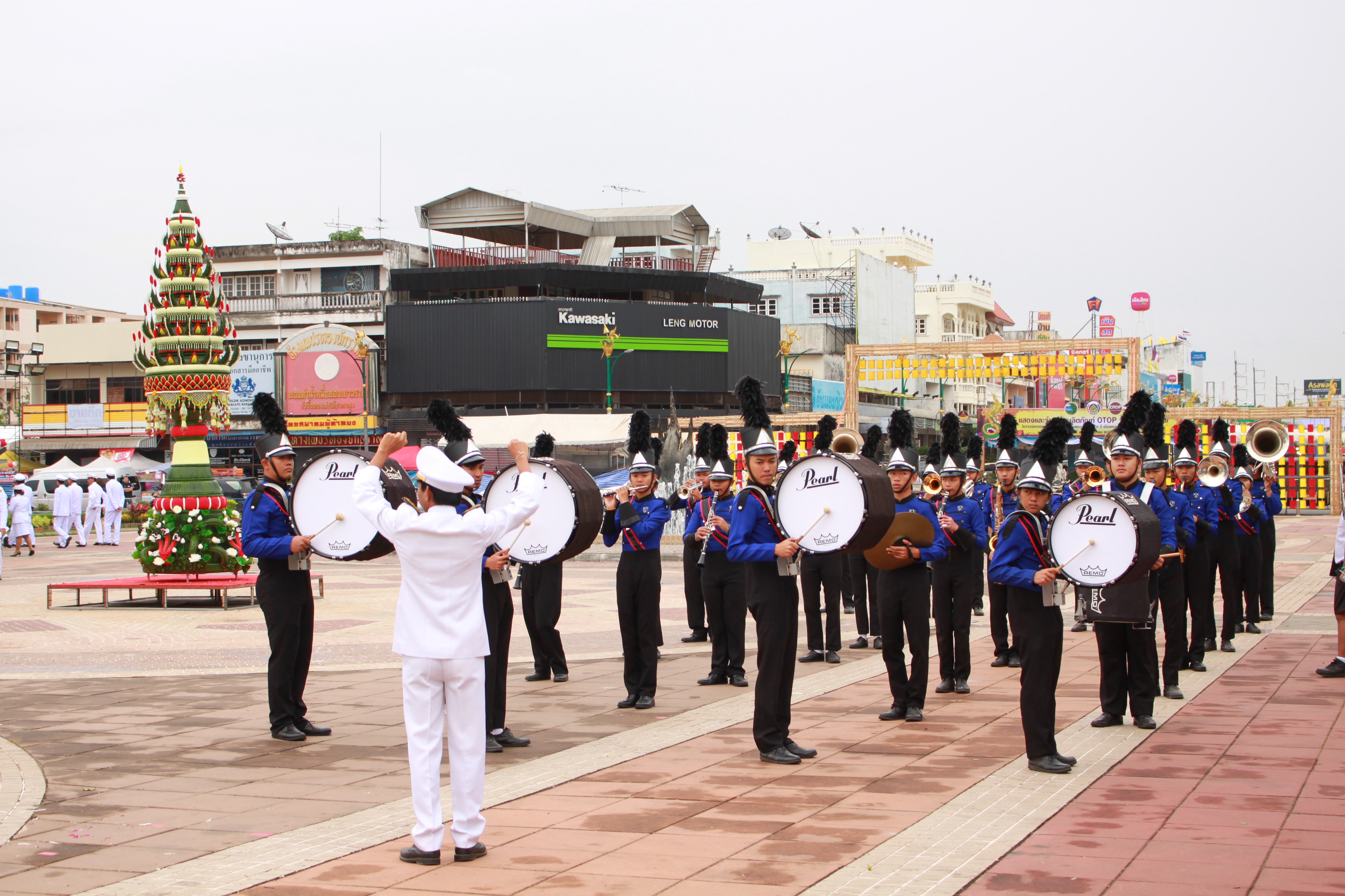 พช.หนองคาย ร่วมพิธีสักการะอนุสาวรีย์ปราบฮ่อ พิธีวางพวงมาลา พร้อมทั้งทำบุญอุทิศส่วนกุศลให้กับวีรชน ในงาน “ฉลองอนุสาวรีย์ปราบฮ่อใต้ร่มพระบารมี 193 ปีเมืองหนองคาย และงานกาชาดพ.ศ. 2563”