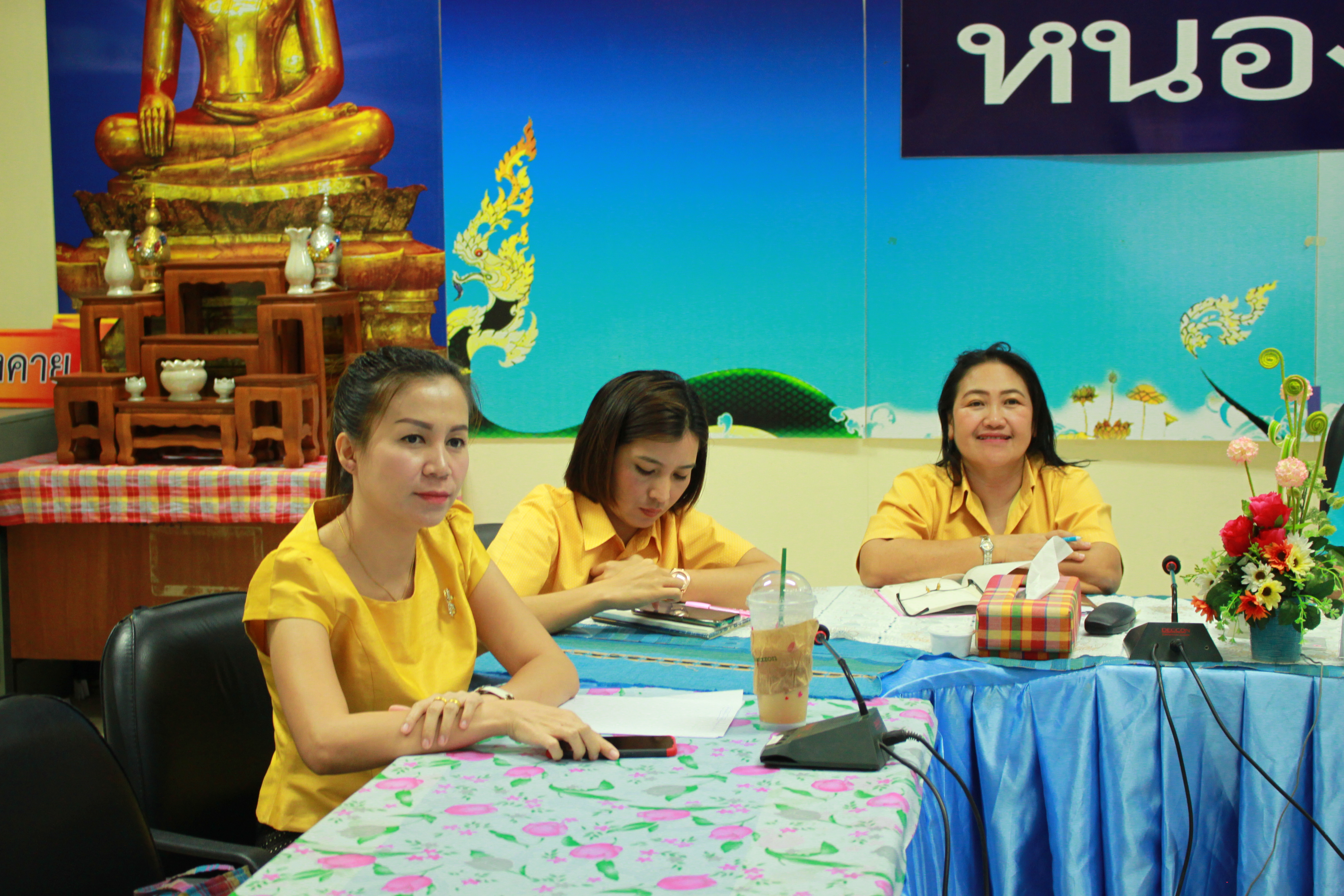 พช.หนองคา ร่วมรับฟังการประชุมสร้างความเข้าใจโครงการยกระดับผ้าทออีสานสู่สากล กิจกรรมหลักที่ 2 ยกระดับมาตรฐานผลิตภัณฑ์กลุ่มแปรรูปผ้าฝ้าย ผ้าขาวม้าไทยสู่สากล (ภาคตะวันออกเฉียงเหนือ) ผ่านระบบวิดีโอคอนเฟอร์เรนซ์