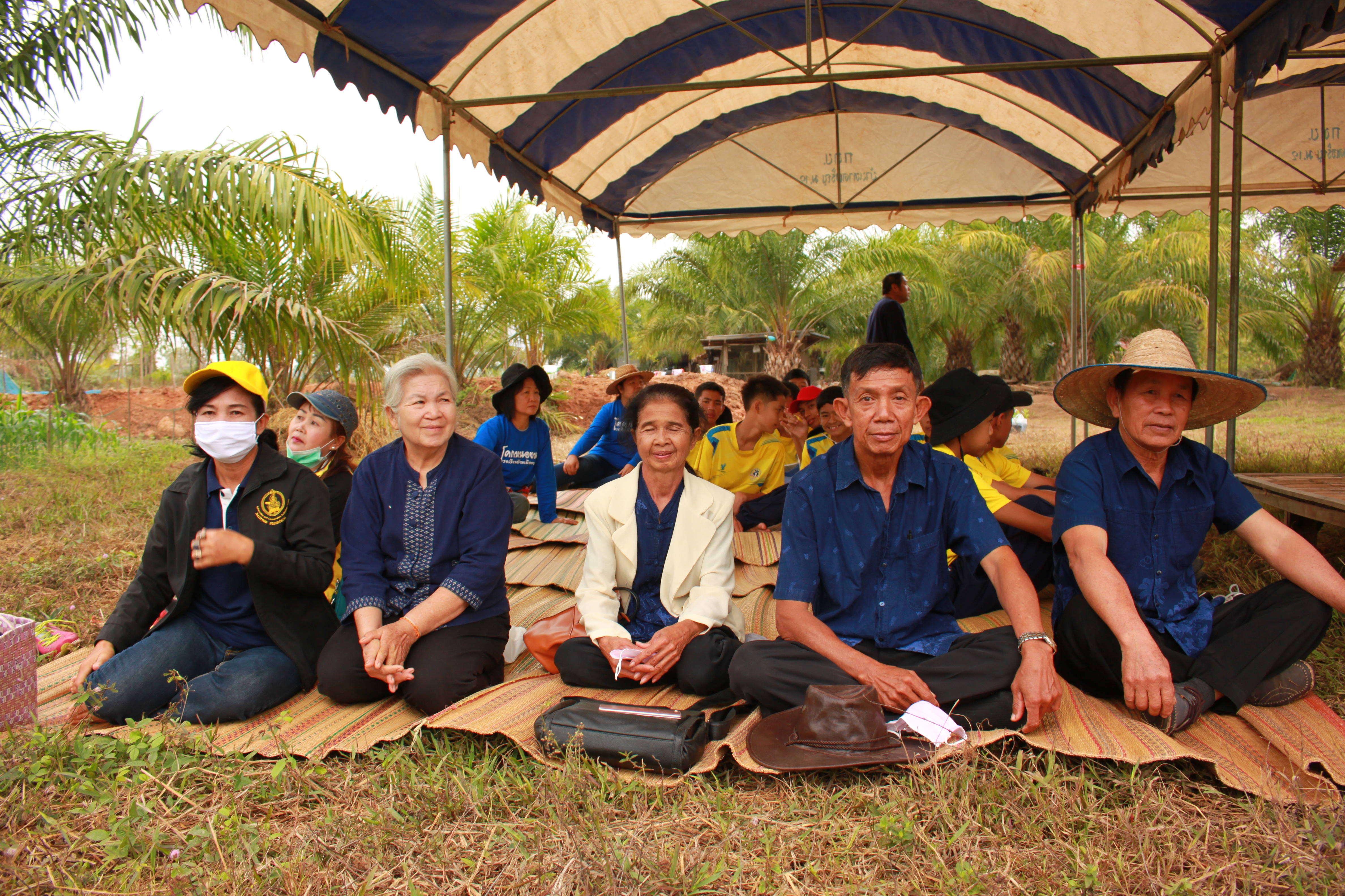 จังหวัดหนองคาย จัดกิจกรรม “พายติ๊บข้าว ไปเอาแฮง แบกบักจกไปขุดดิน” เอามื้อสามัคคี โคก หนอง นา@หนองคาย