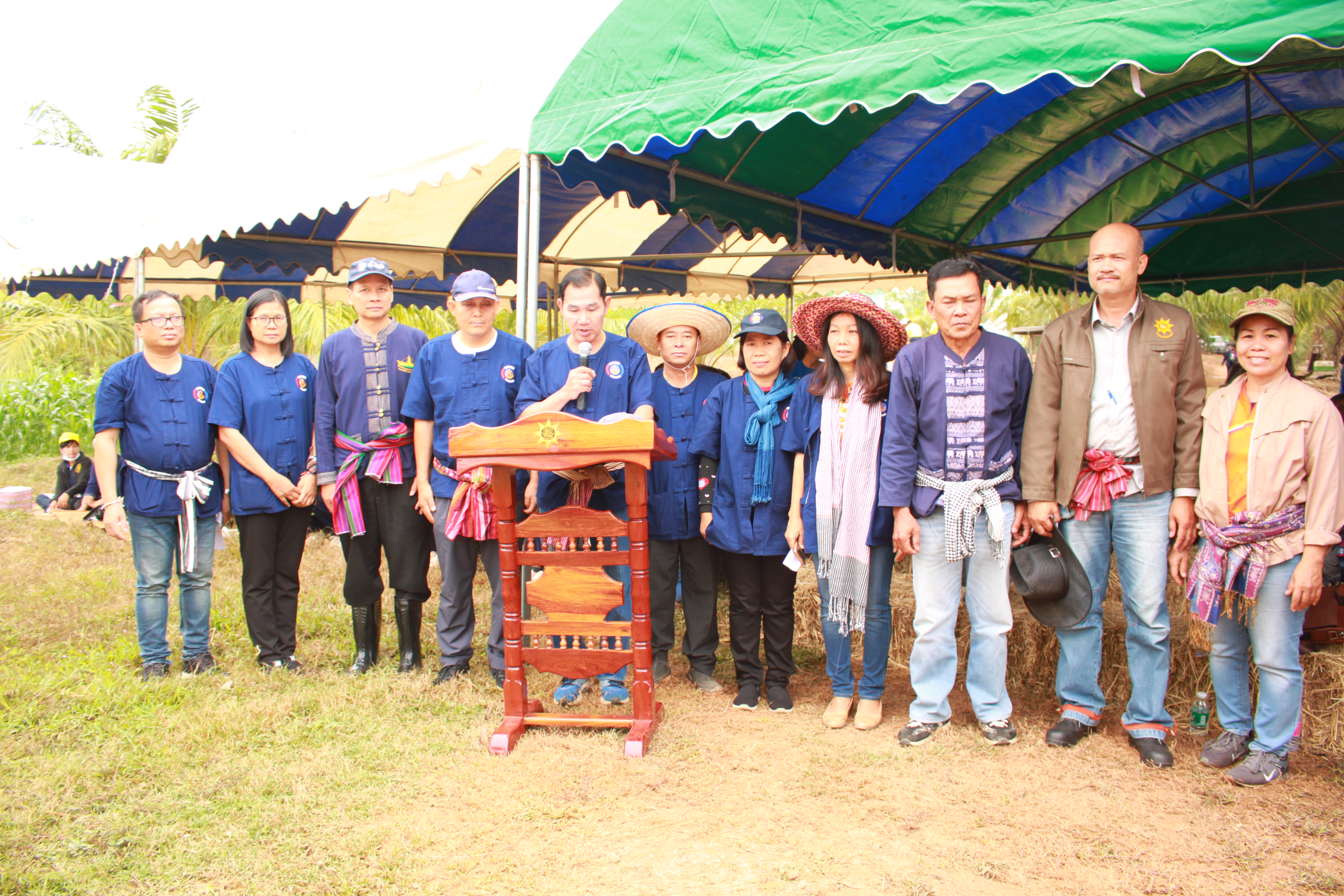 จังหวัดหนองคาย จัดกิจกรรม “พายติ๊บข้าว ไปเอาแฮง แบกบักจกไปขุดดิน” เอามื้อสามัคคี โคก หนอง นา@หนองคาย