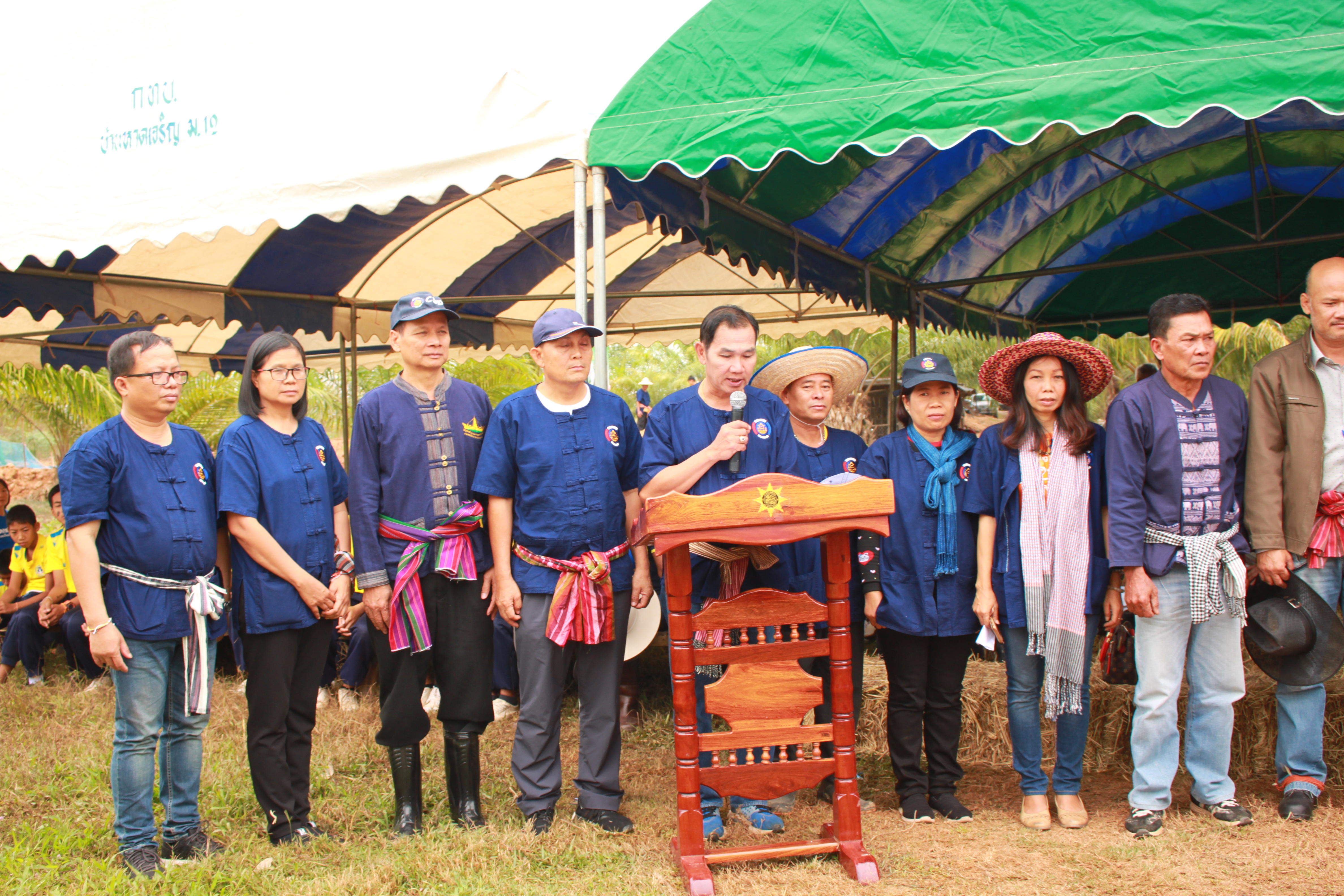 จังหวัดหนองคาย จัดกิจกรรม “พายติ๊บข้าว ไปเอาแฮง แบกบักจกไปขุดดิน” เอามื้อสามัคคี โคก หนอง นา@หนองคาย