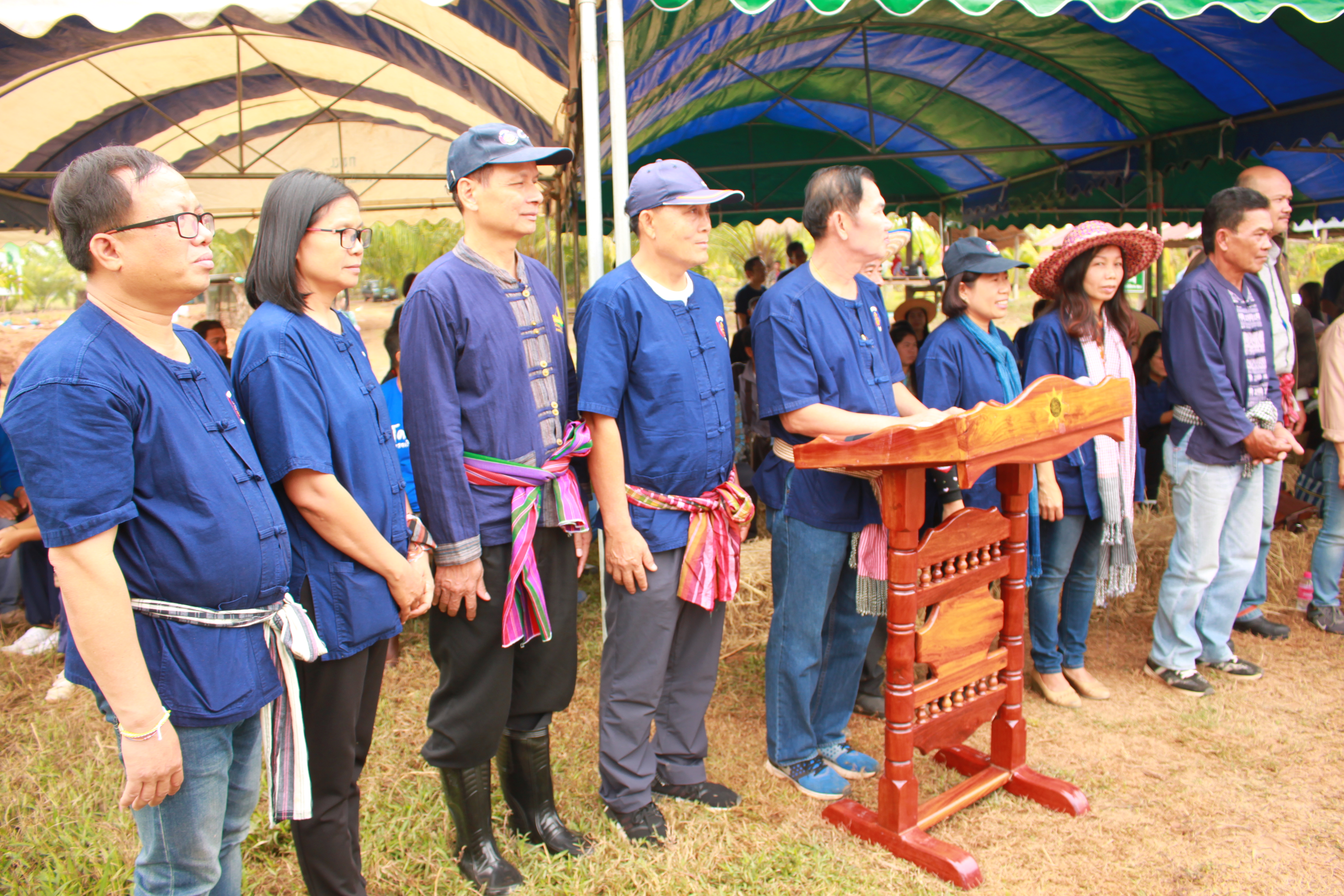 จังหวัดหนองคาย จัดกิจกรรม “พายติ๊บข้าว ไปเอาแฮง แบกบักจกไปขุดดิน” เอามื้อสามัคคี โคก หนอง นา@หนองคาย