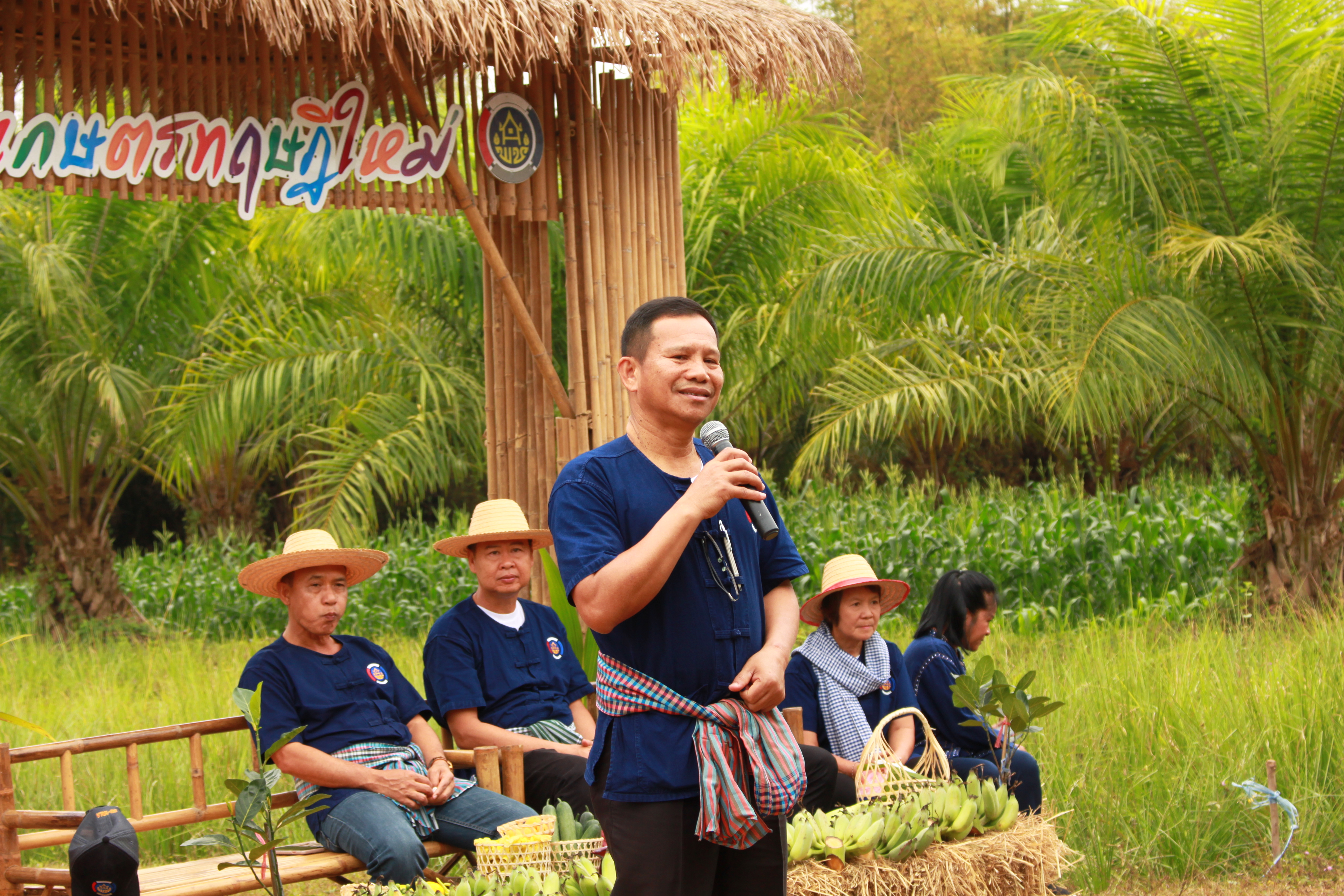 จังหวัดหนองคาย จัดกิจกรรม “พายติ๊บข้าว ไปเอาแฮง แบกบักจกไปขุดดิน” เอามื้อสามัคคี โคก หนอง นา@หนองคาย