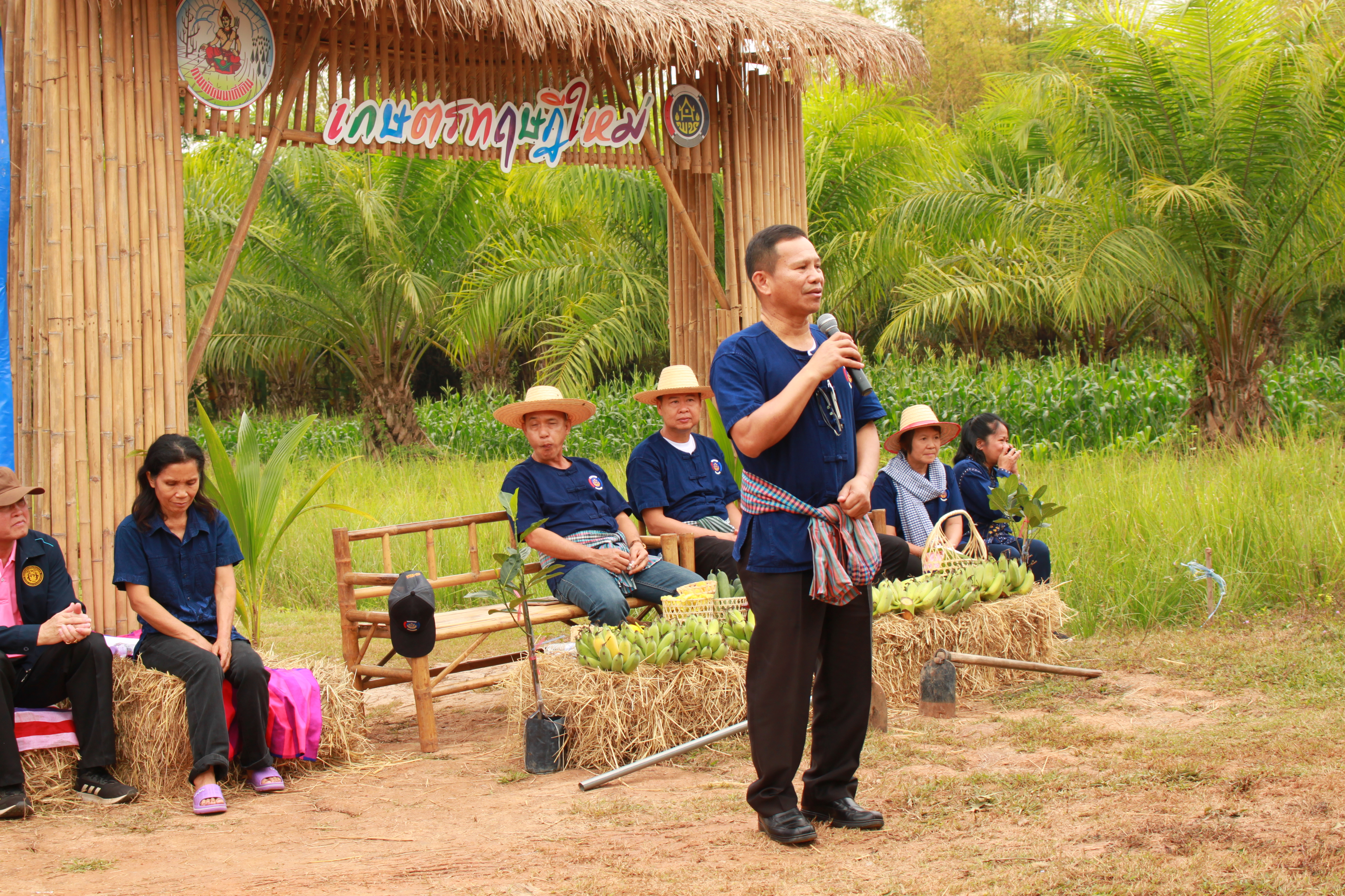 จังหวัดหนองคาย จัดกิจกรรม “พายติ๊บข้าว ไปเอาแฮง แบกบักจกไปขุดดิน” เอามื้อสามัคคี โคก หนอง นา@หนองคาย