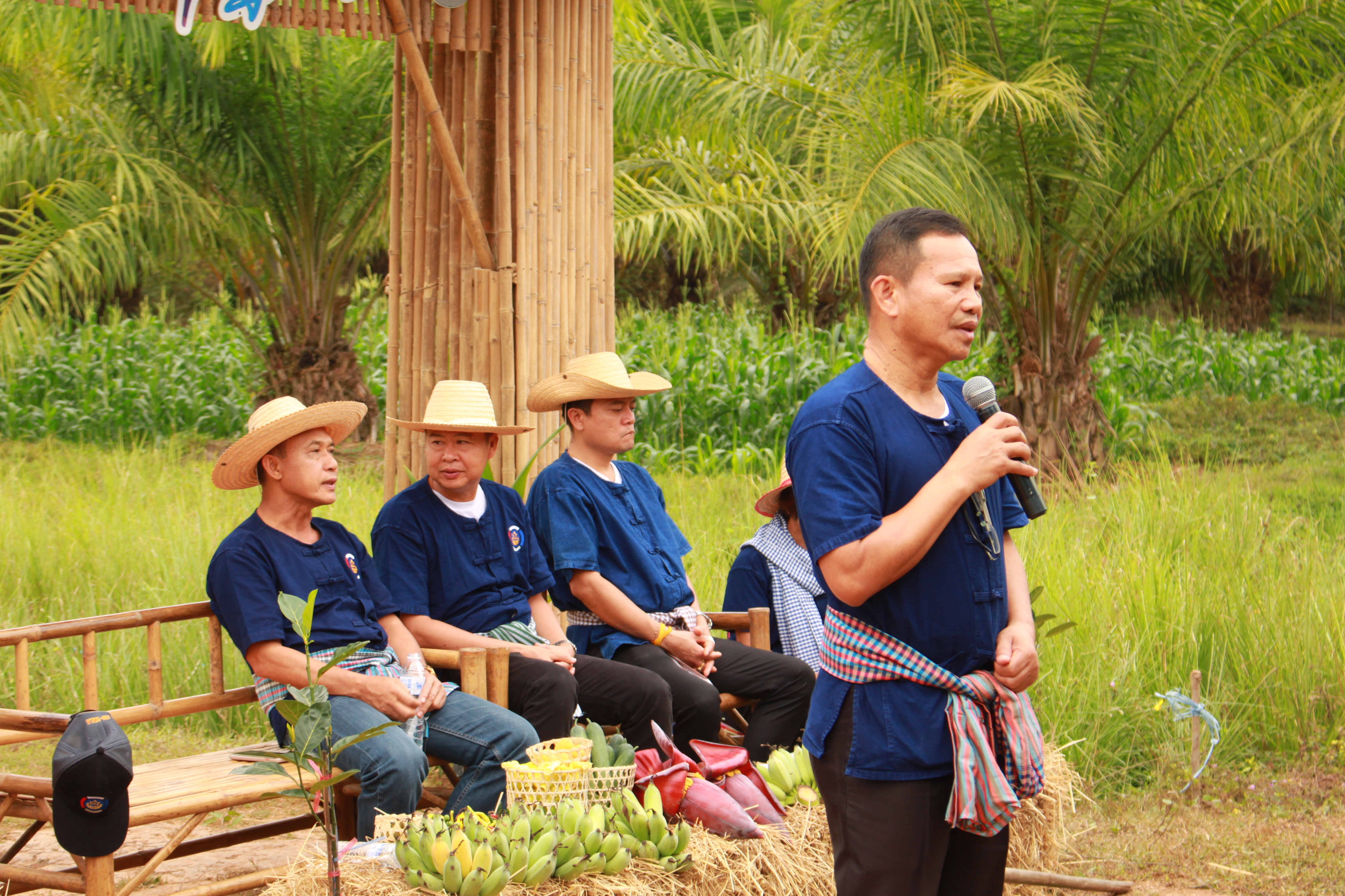 จังหวัดหนองคาย จัดกิจกรรม “พายติ๊บข้าว ไปเอาแฮง แบกบักจกไปขุดดิน” เอามื้อสามัคคี โคก หนอง นา@หนองคาย