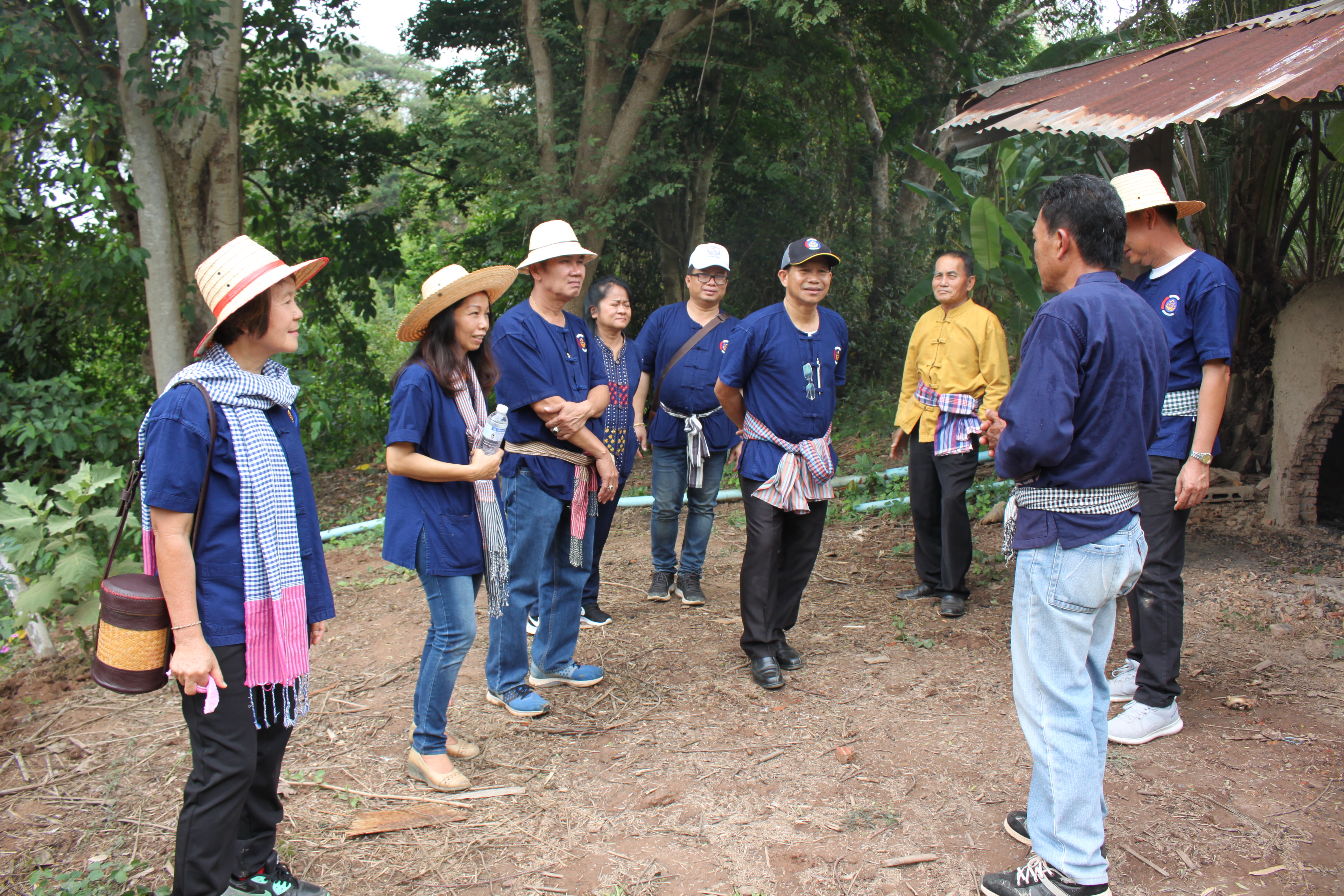 จังหวัดหนองคาย จัดกิจกรรม “พายติ๊บข้าว ไปเอาแฮง แบกบักจกไปขุดดิน” เอามื้อสามัคคี โคก หนอง นา@หนองคาย