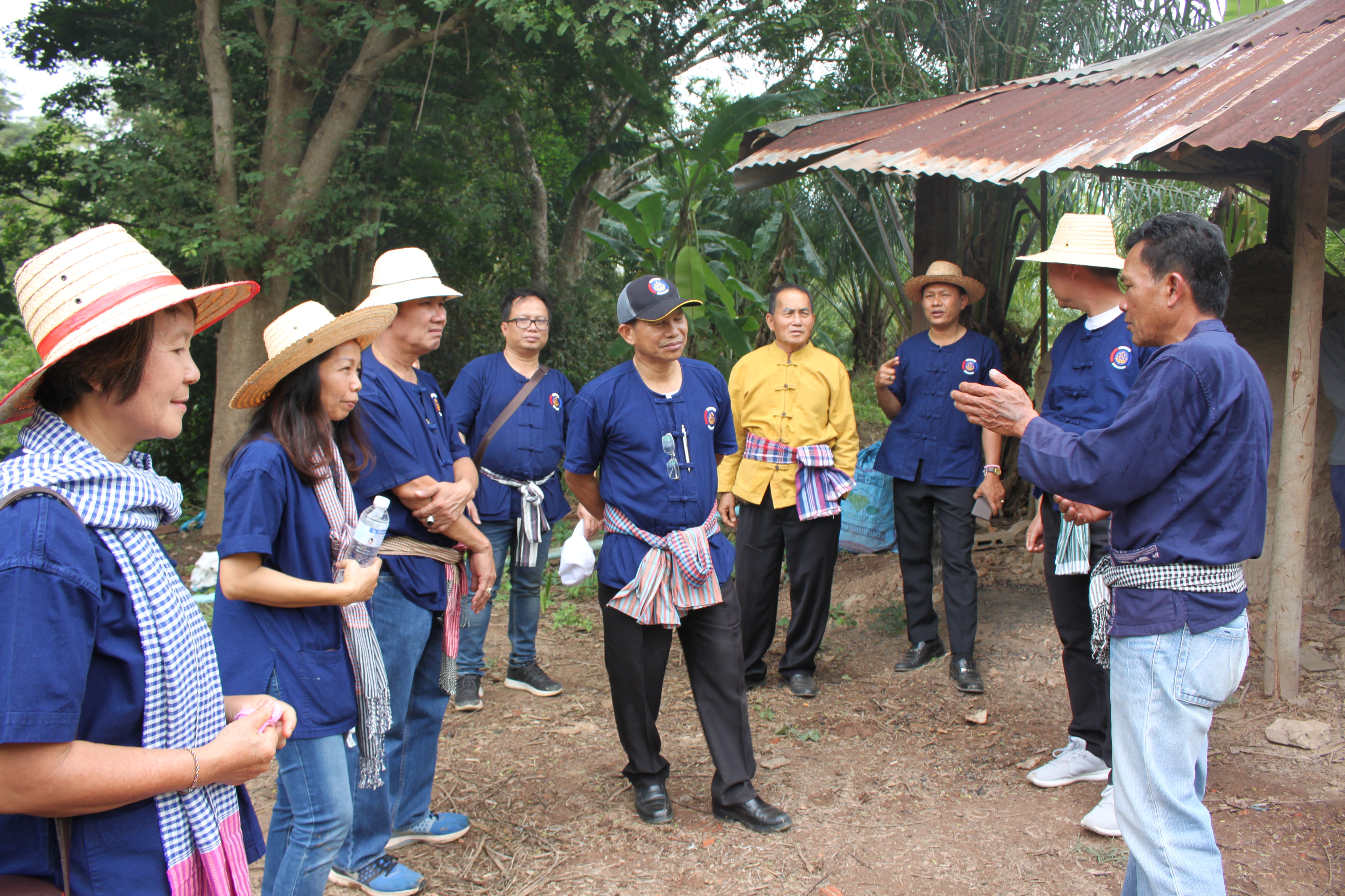 จังหวัดหนองคาย จัดกิจกรรม “พายติ๊บข้าว ไปเอาแฮง แบกบักจกไปขุดดิน” เอามื้อสามัคคี โคก หนอง นา@หนองคาย