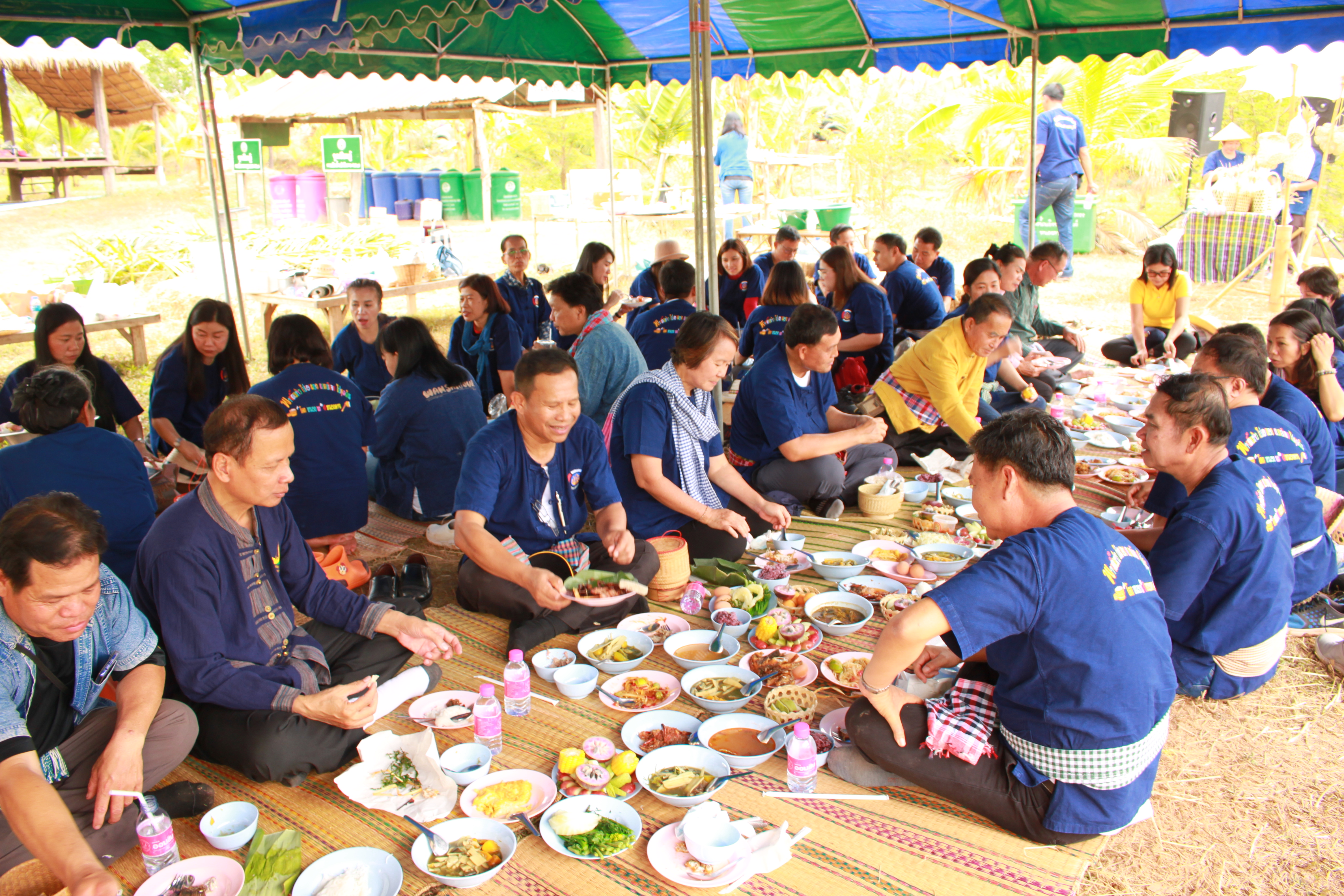 จังหวัดหนองคาย จัดกิจกรรม “พายติ๊บข้าว ไปเอาแฮง แบกบักจกไปขุดดิน” เอามื้อสามัคคี โคก หนอง นา@หนองคาย