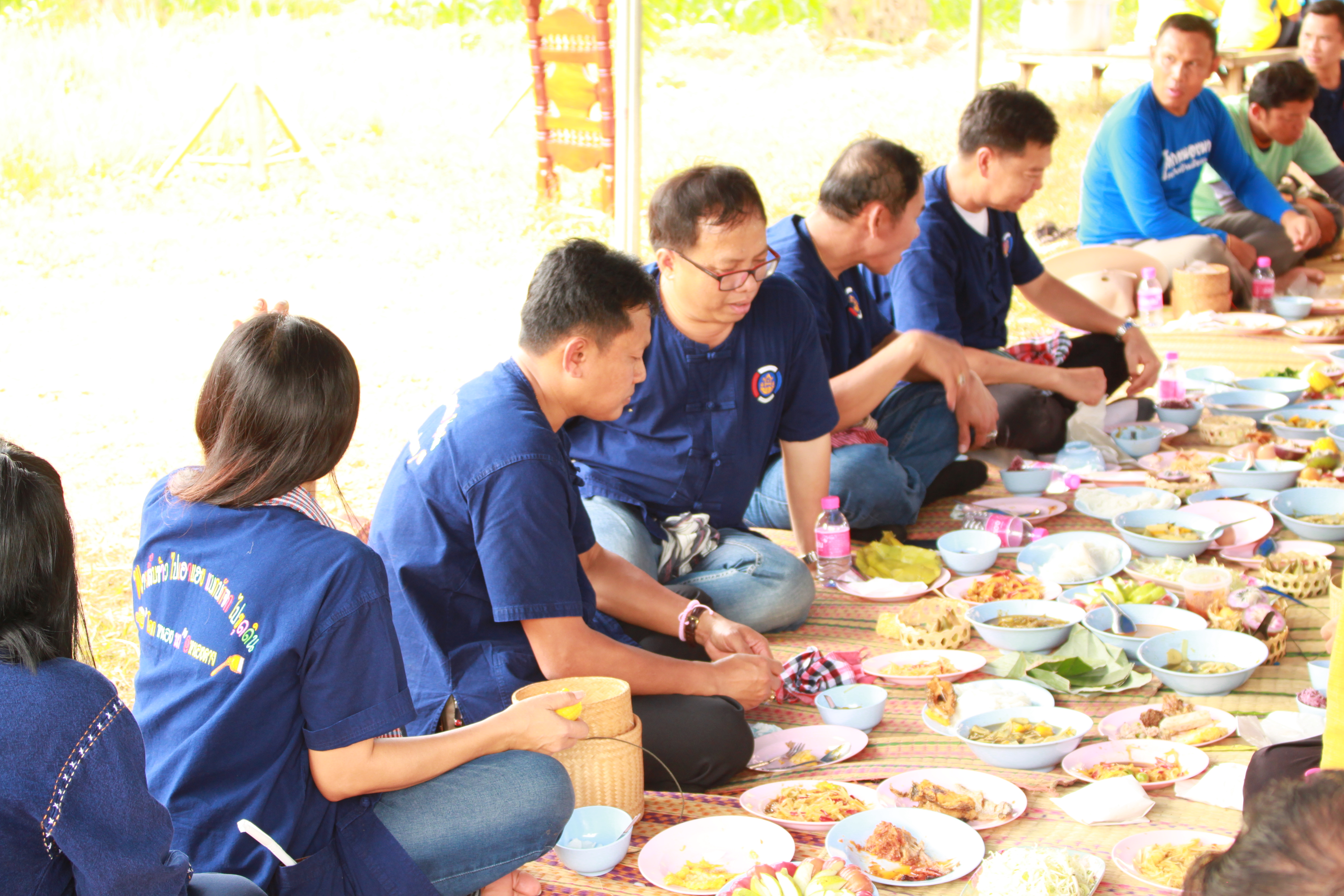 จังหวัดหนองคาย จัดกิจกรรม “พายติ๊บข้าว ไปเอาแฮง แบกบักจกไปขุดดิน” เอามื้อสามัคคี โคก หนอง นา@หนองคาย