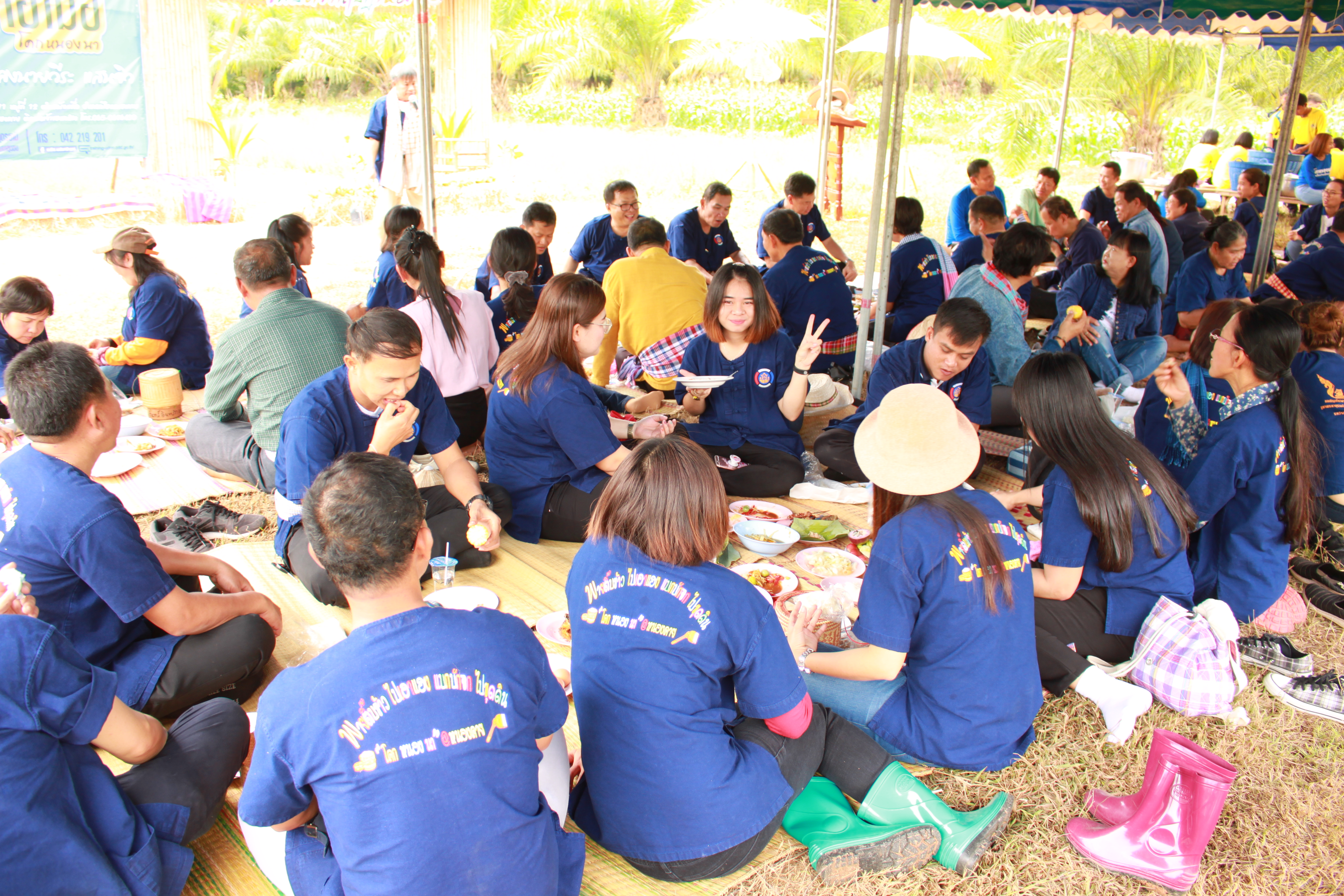 จังหวัดหนองคาย จัดกิจกรรม “พายติ๊บข้าว ไปเอาแฮง แบกบักจกไปขุดดิน” เอามื้อสามัคคี โคก หนอง นา@หนองคาย