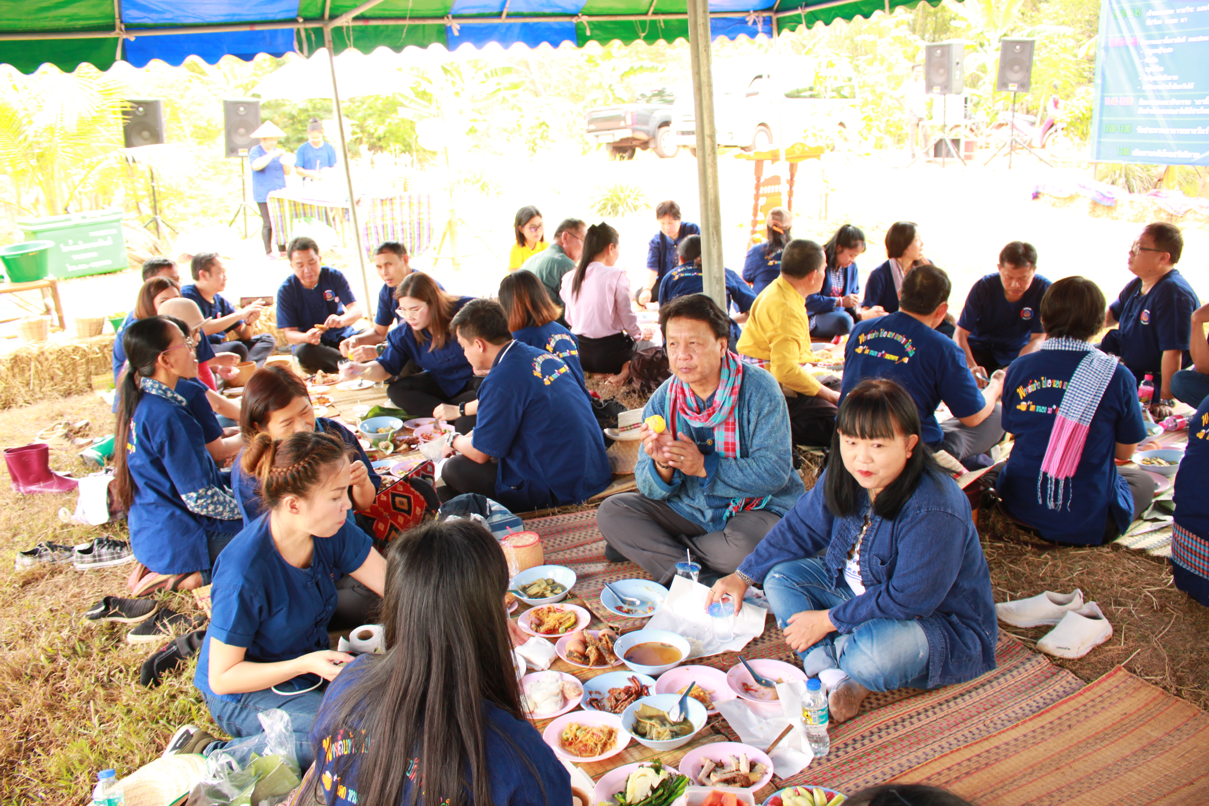 จังหวัดหนองคาย จัดกิจกรรม “พายติ๊บข้าว ไปเอาแฮง แบกบักจกไปขุดดิน” เอามื้อสามัคคี โคก หนอง นา@หนองคาย