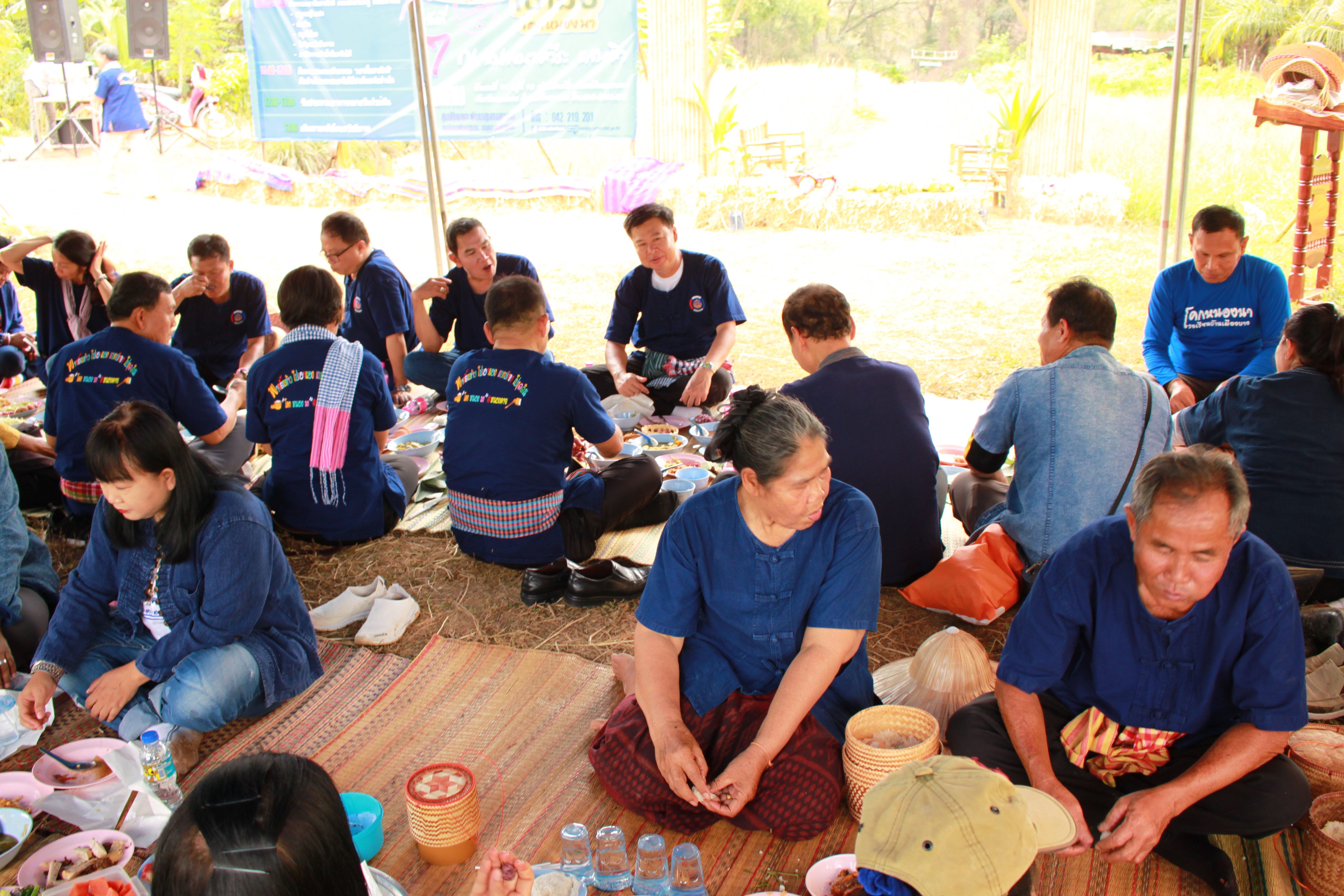 จังหวัดหนองคาย จัดกิจกรรม “พายติ๊บข้าว ไปเอาแฮง แบกบักจกไปขุดดิน” เอามื้อสามัคคี โคก หนอง นา@หนองคาย