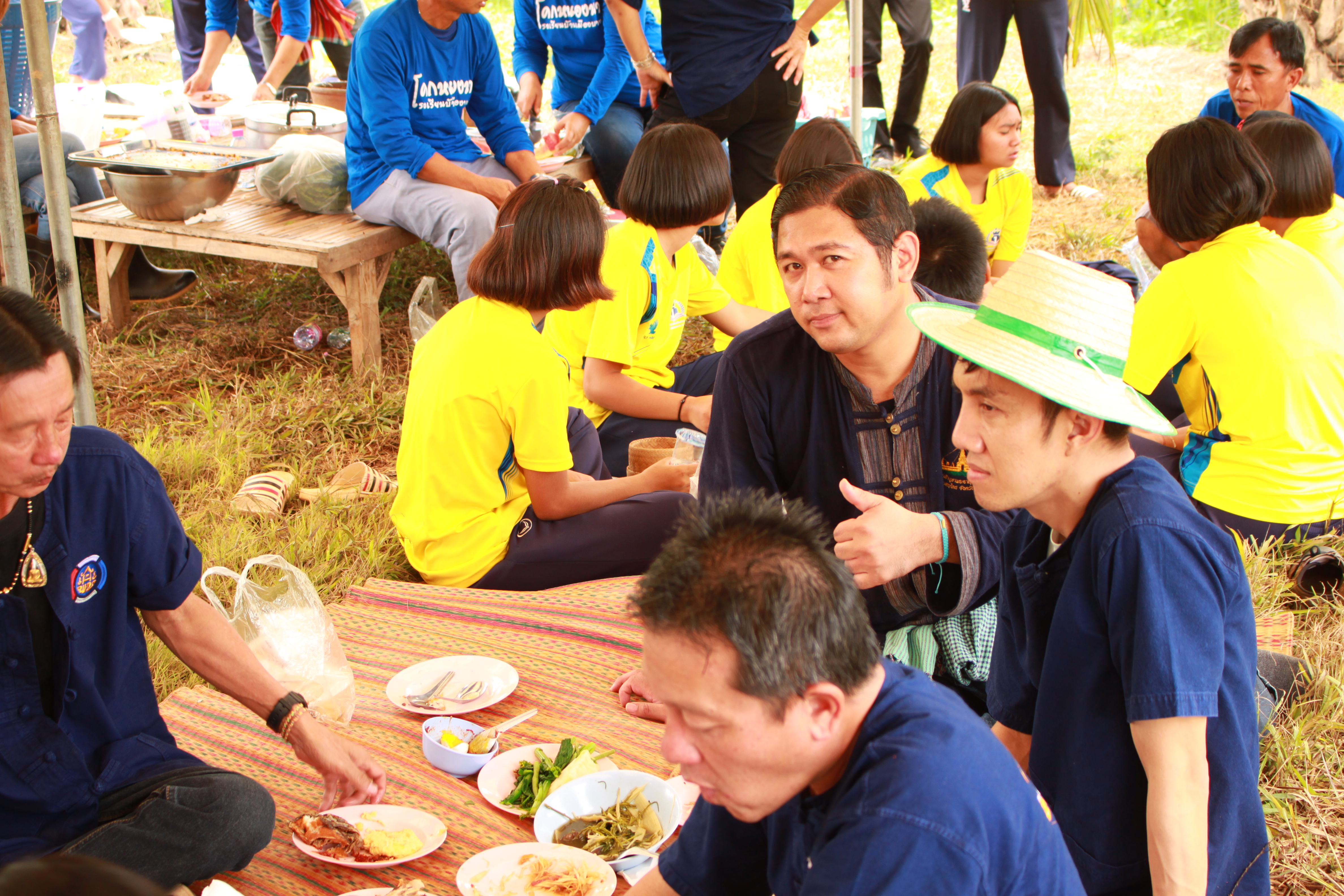 จังหวัดหนองคาย จัดกิจกรรม “พายติ๊บข้าว ไปเอาแฮง แบกบักจกไปขุดดิน” เอามื้อสามัคคี โคก หนอง นา@หนองคาย