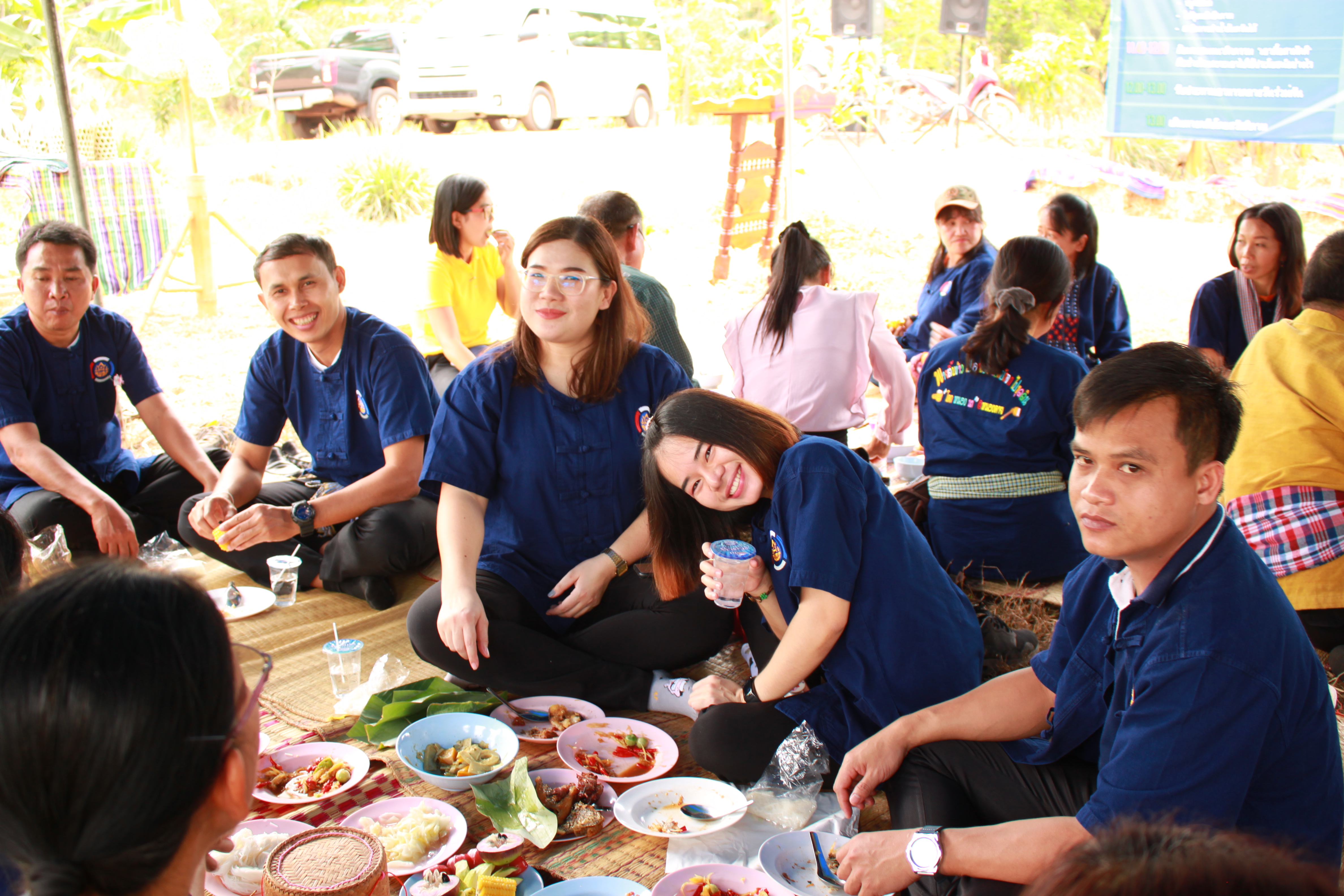 จังหวัดหนองคาย จัดกิจกรรม “พายติ๊บข้าว ไปเอาแฮง แบกบักจกไปขุดดิน” เอามื้อสามัคคี โคก หนอง นา@หนองคาย