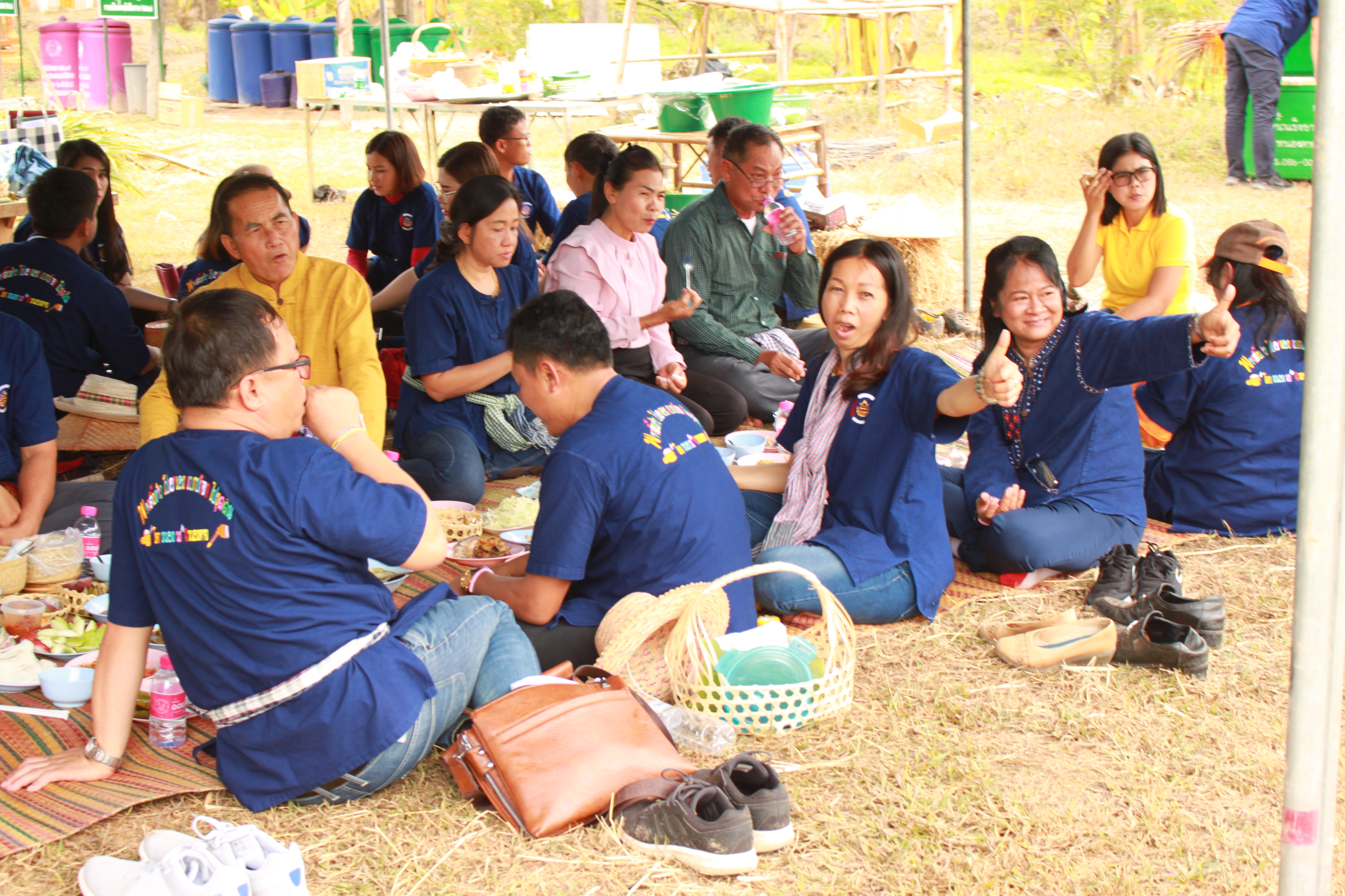 จังหวัดหนองคาย จัดกิจกรรม “พายติ๊บข้าว ไปเอาแฮง แบกบักจกไปขุดดิน” เอามื้อสามัคคี โคก หนอง นา@หนองคาย