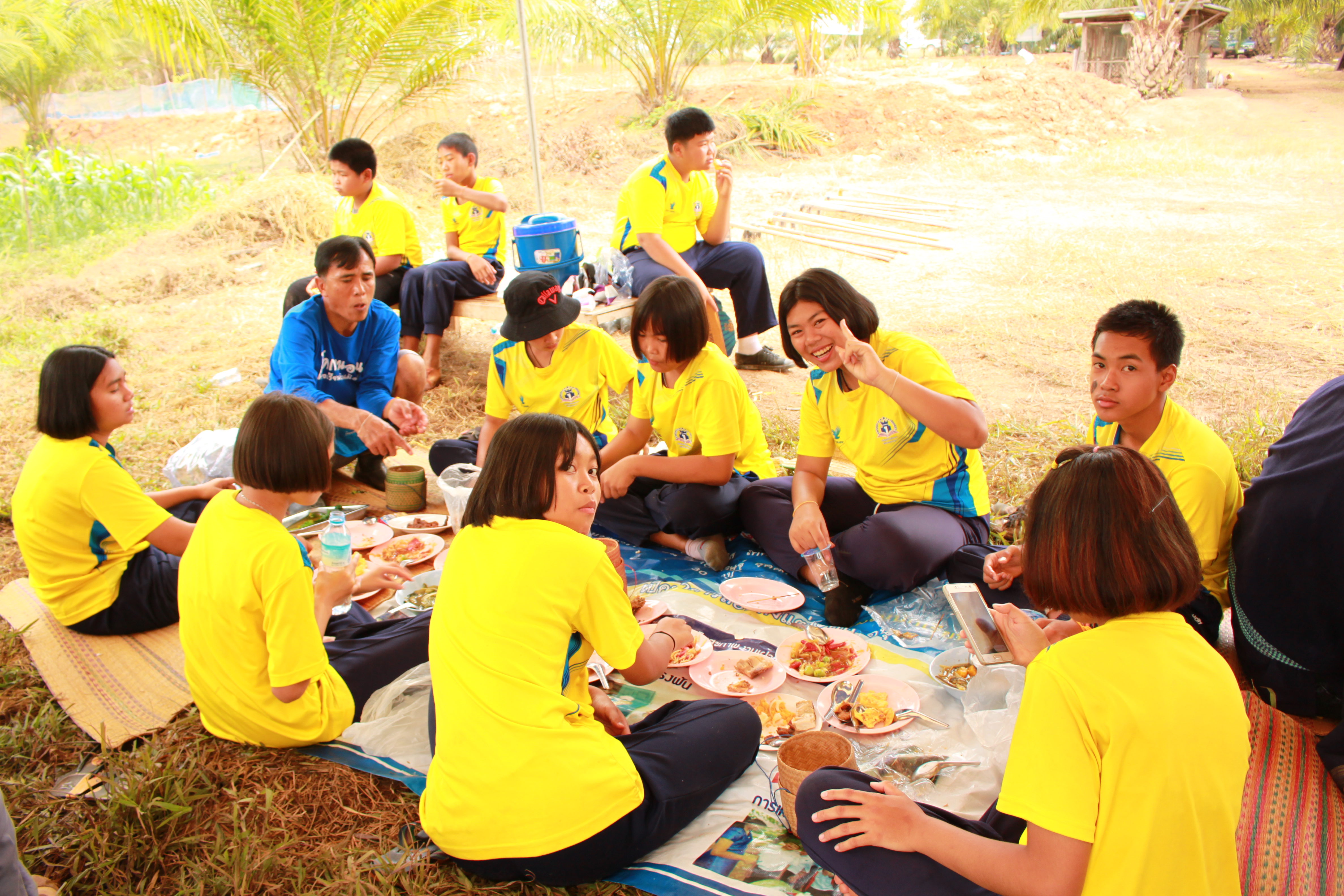 จังหวัดหนองคาย จัดกิจกรรม “พายติ๊บข้าว ไปเอาแฮง แบกบักจกไปขุดดิน” เอามื้อสามัคคี โคก หนอง นา@หนองคาย