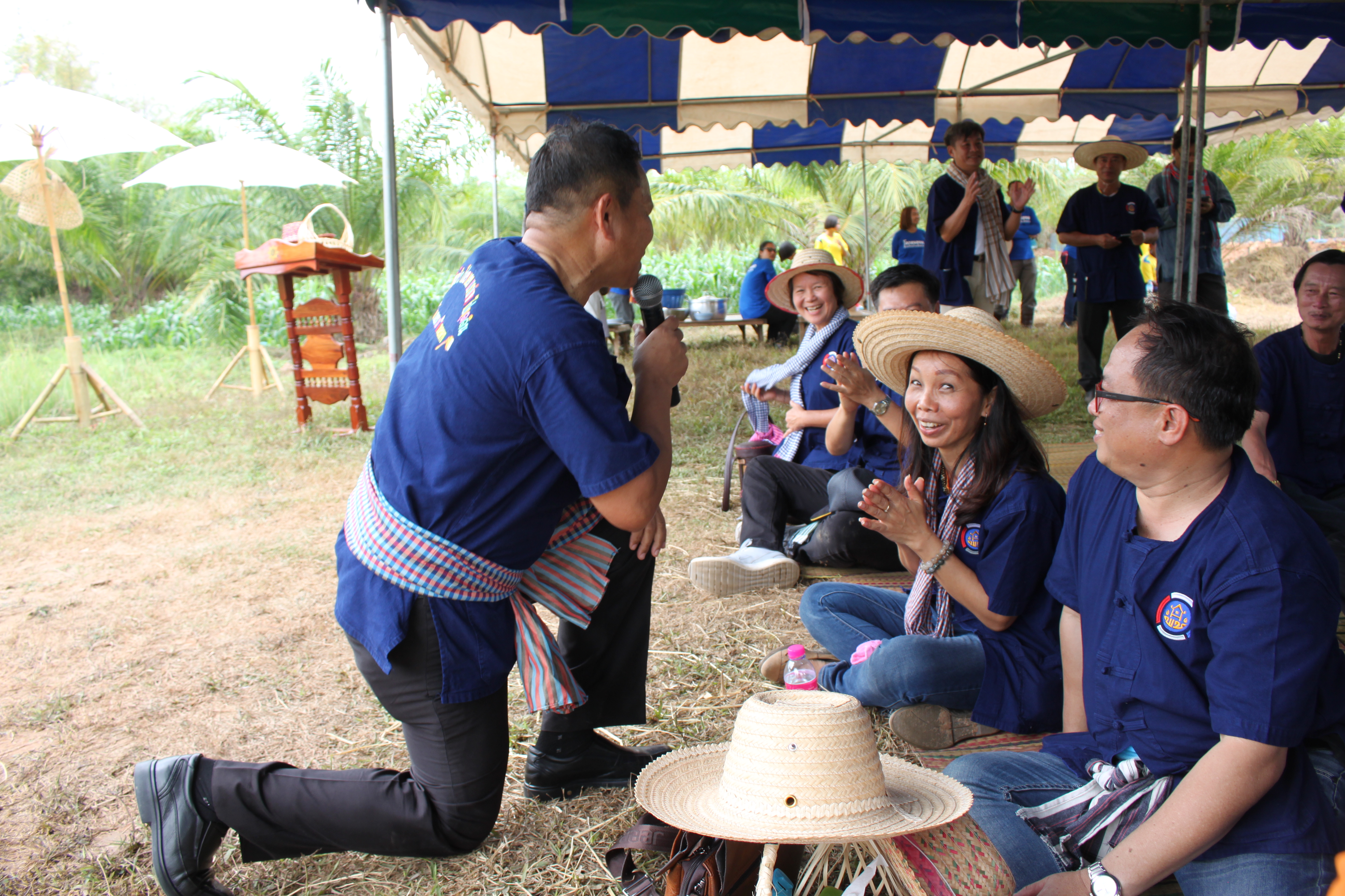 จังหวัดหนองคาย จัดกิจกรรม “พายติ๊บข้าว ไปเอาแฮง แบกบักจกไปขุดดิน” เอามื้อสามัคคี โคก หนอง นา@หนองคาย