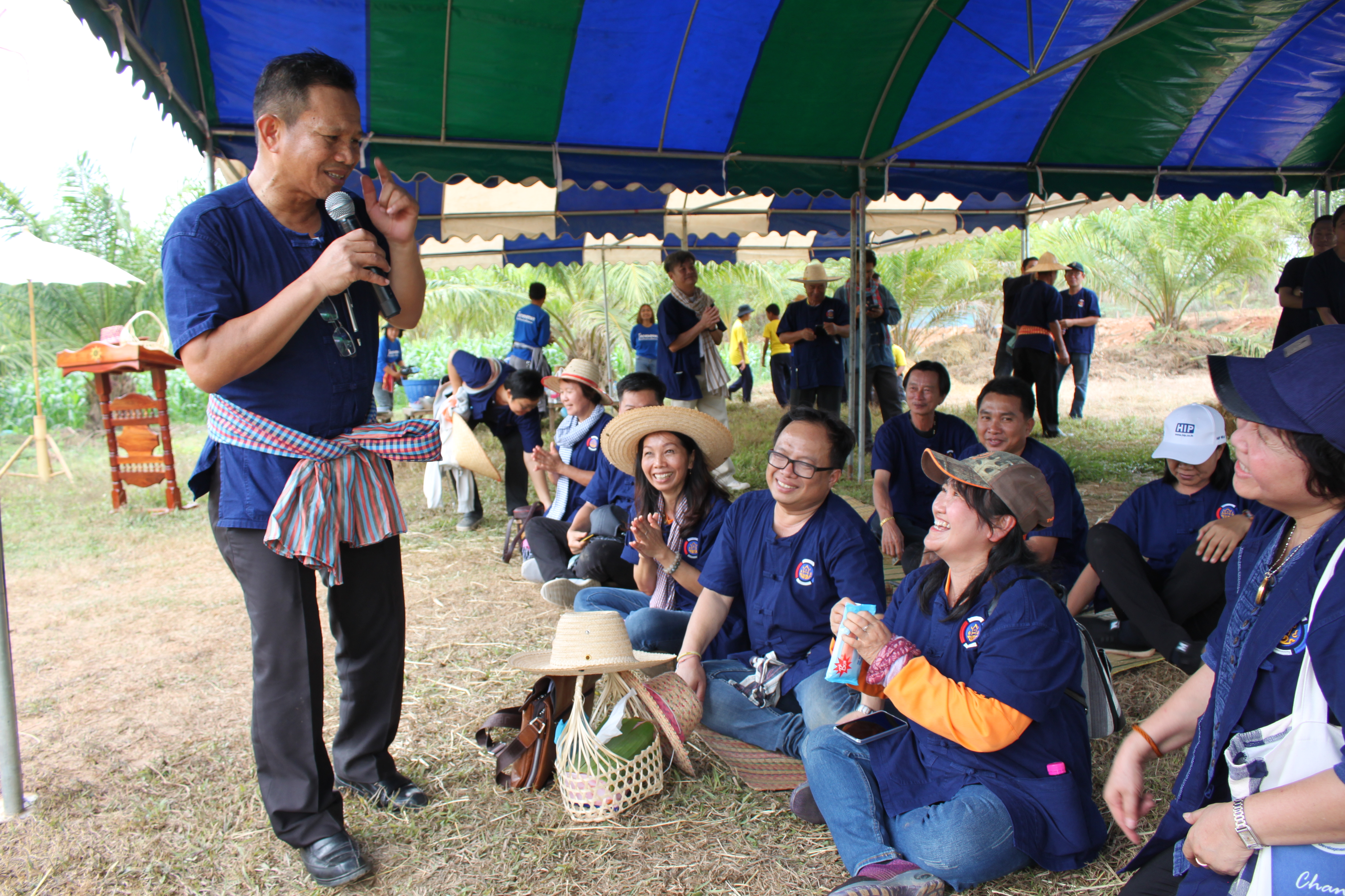 จังหวัดหนองคาย จัดกิจกรรม “พายติ๊บข้าว ไปเอาแฮง แบกบักจกไปขุดดิน” เอามื้อสามัคคี โคก หนอง นา@หนองคาย