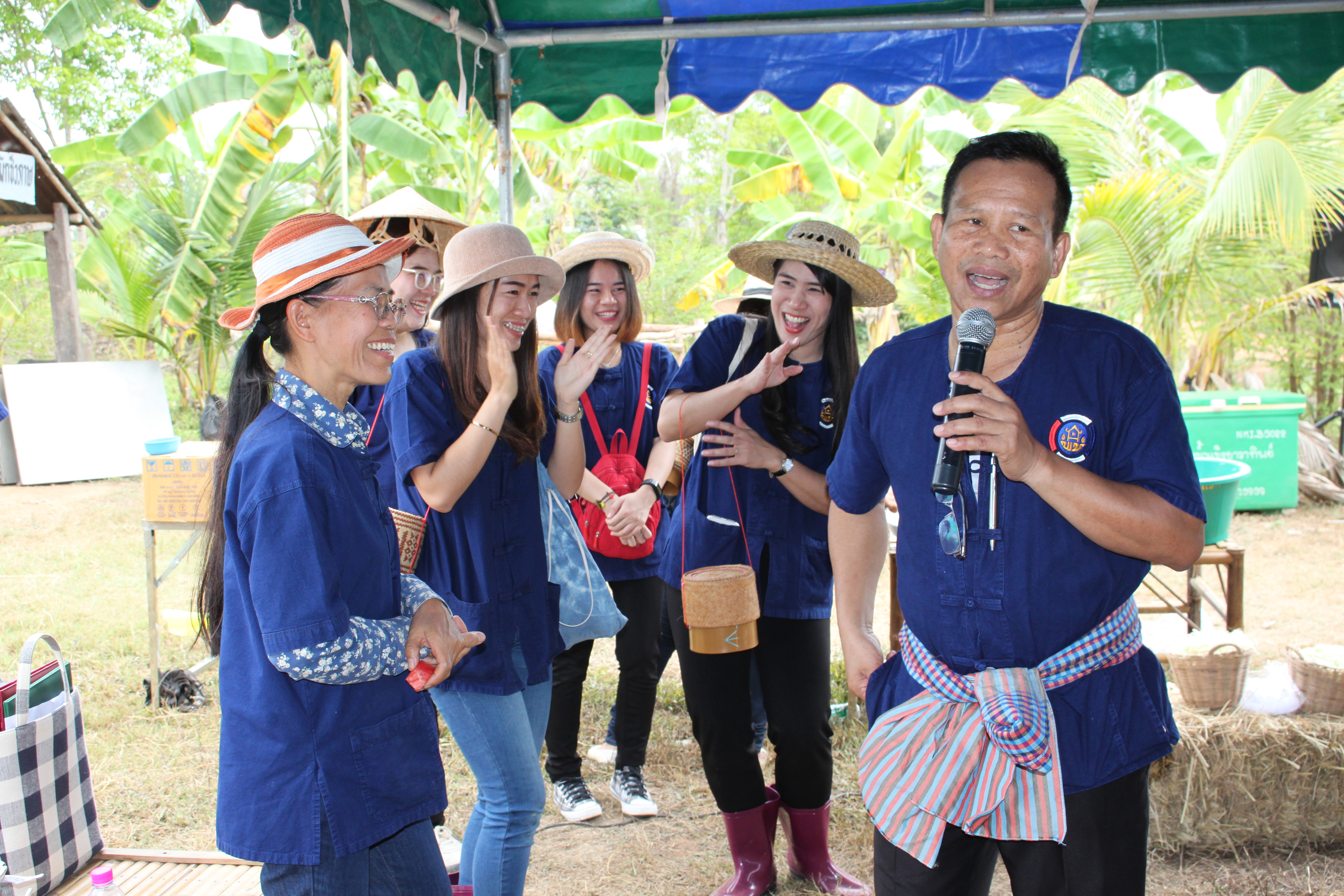 จังหวัดหนองคาย จัดกิจกรรม “พายติ๊บข้าว ไปเอาแฮง แบกบักจกไปขุดดิน” เอามื้อสามัคคี โคก หนอง นา@หนองคาย