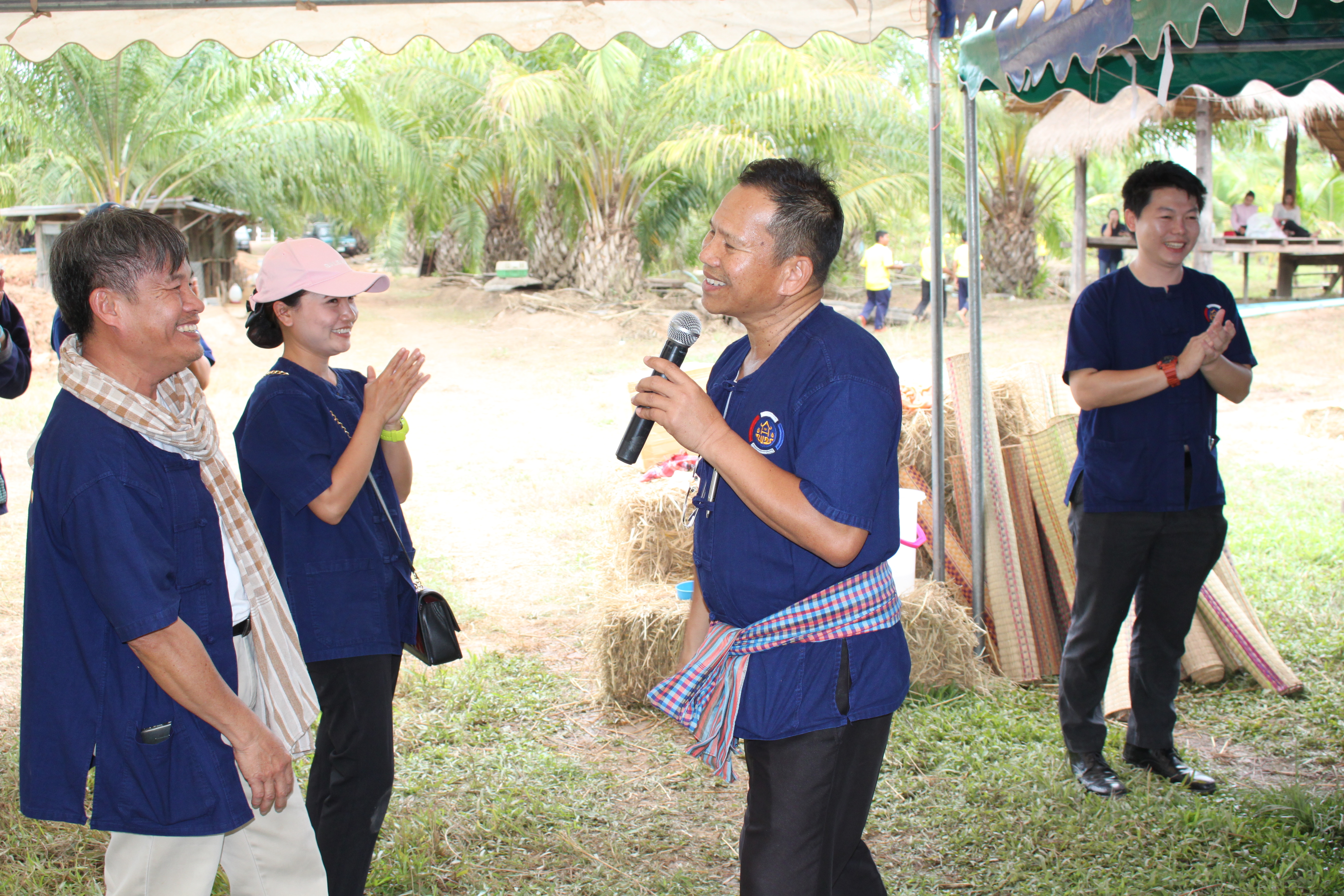 จังหวัดหนองคาย จัดกิจกรรม “พายติ๊บข้าว ไปเอาแฮง แบกบักจกไปขุดดิน” เอามื้อสามัคคี โคก หนอง นา@หนองคาย