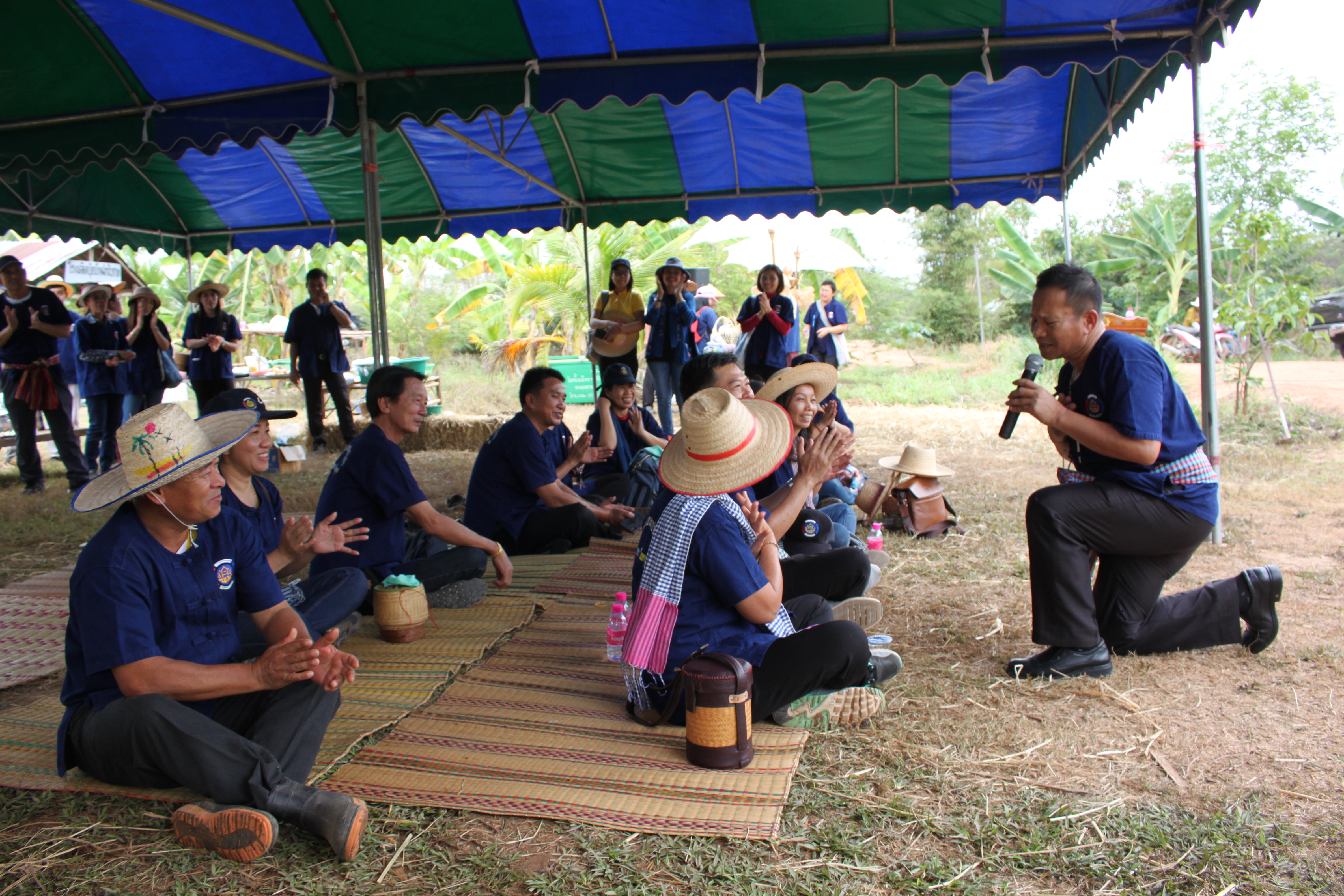 จังหวัดหนองคาย จัดกิจกรรม “พายติ๊บข้าว ไปเอาแฮง แบกบักจกไปขุดดิน” เอามื้อสามัคคี โคก หนอง นา@หนองคาย