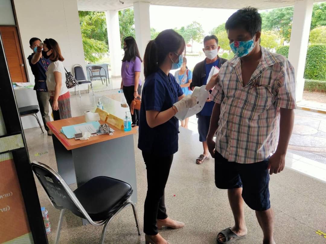 พช.หนองคาย ปฏิบัติหน้าที่เวรประจำวัน จุดคัดกรอง โควิด-19 @ศาลากลางจังหวัดหนองคาย