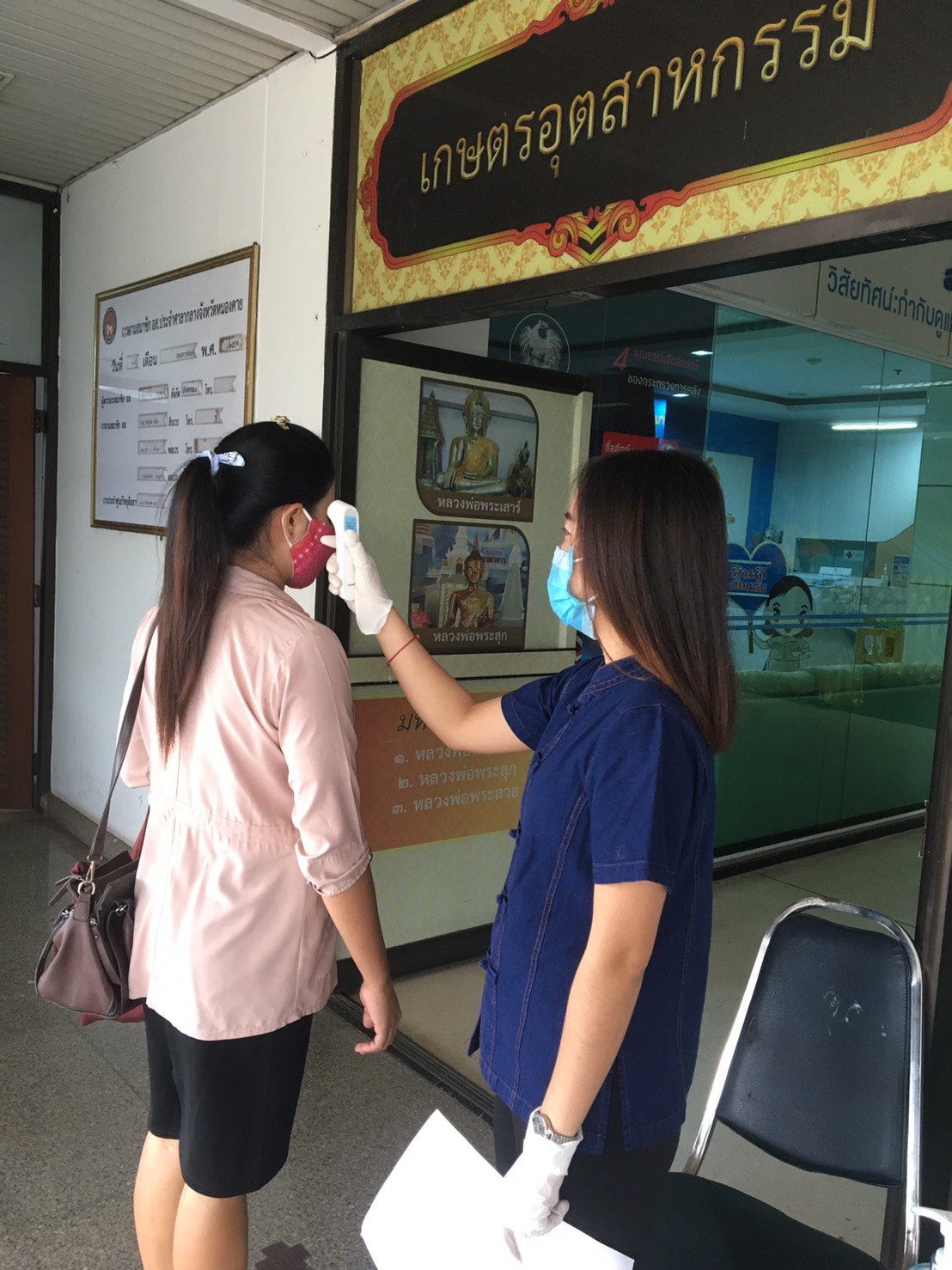 พช.หนองคาย ปฏิบัติหน้าที่เวรประจำวัน จุดคัดกรอง โควิด-19 @ศาลากลางจังหวัดหนองคาย