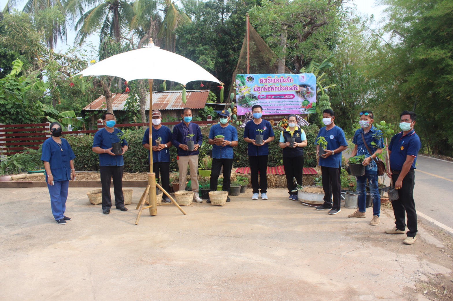 “พช.หนองคาย จัดกิจกรรม KICK OFF สตรีแบ่งปันรัก ปลูกพืชผักปลอดภัย”