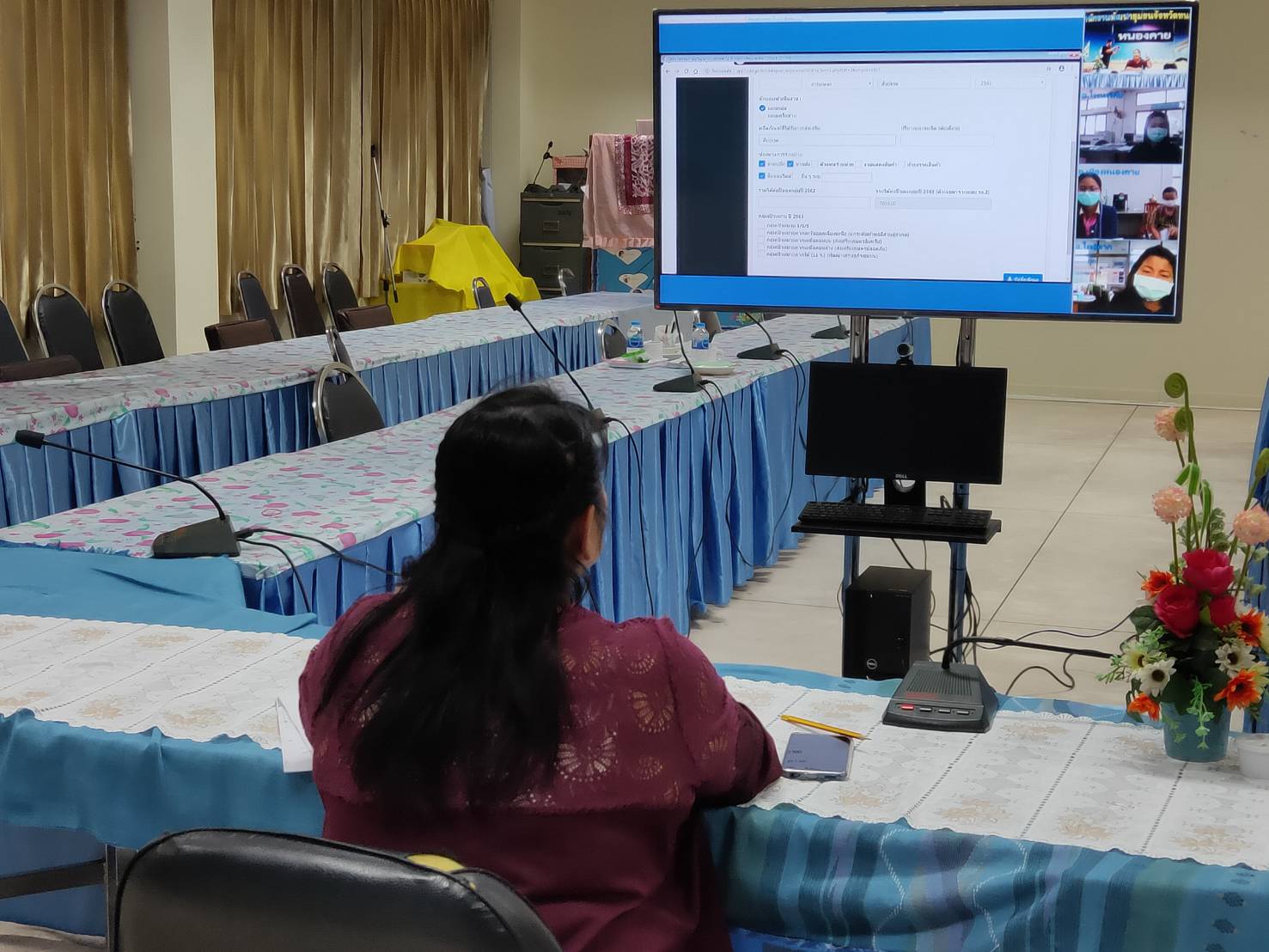 หนองคาย ติดตามงานกองทุนพัฒนาบทบาทสตรี และงานการพัฒนาเศรษฐกิจฐานรากและประชารัฐ ผ่านระบบห้องประชุมออนไลน์ (Session call)