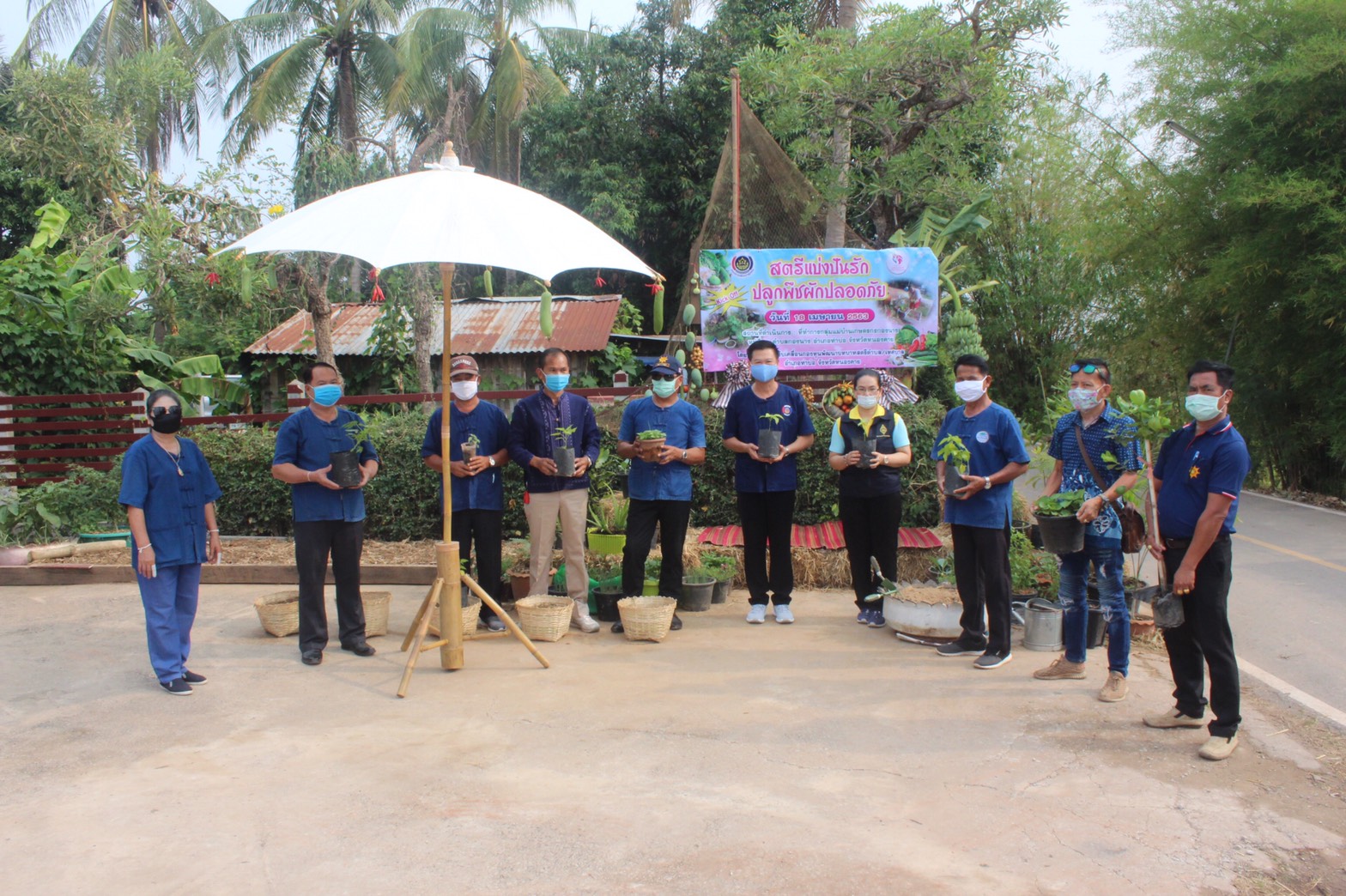 “พช.หนองคาย จัดกิจกรรม KICK OFF สตรีแบ่งปันรัก ปลูกพืชผักปลอดภัย”