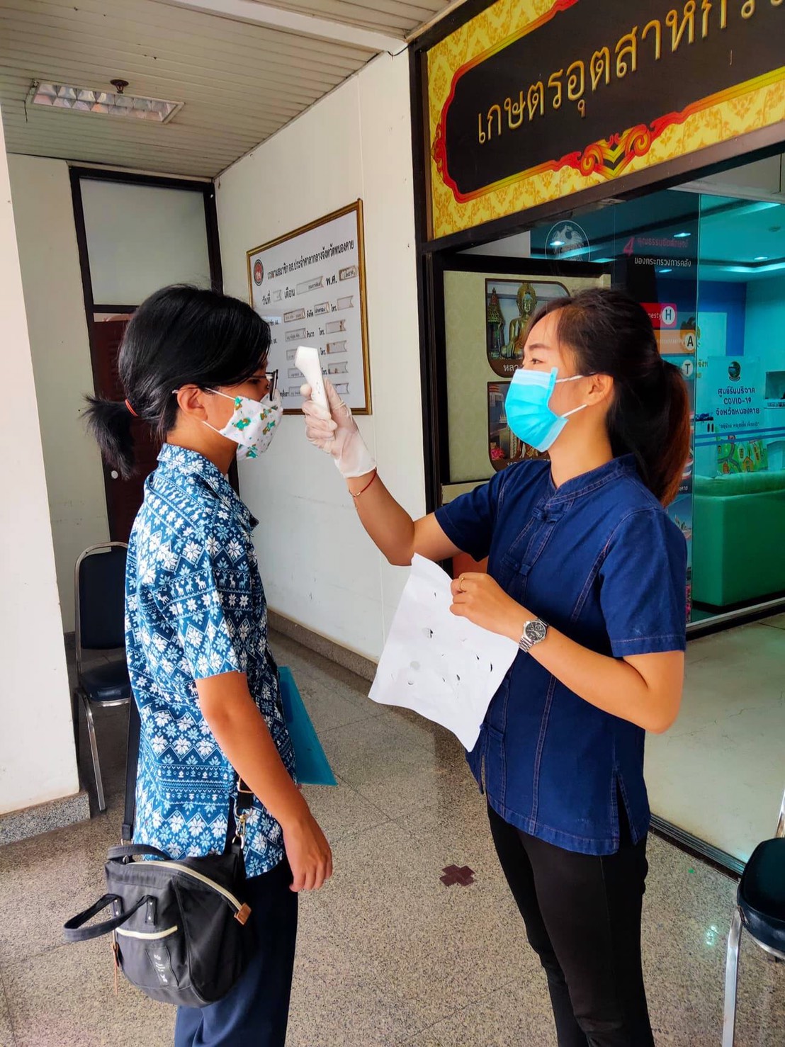 พช.หนองคาย ปฏิบัติหน้าที่เวรประจำวัน จุดคัดกรอง โควิด-19 @ศาลากลางจังหวัดหนองคาย