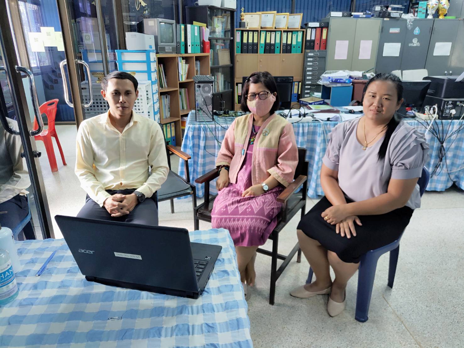 พช.หนองคาย รับชมก ารประชุม การขับเคลื่อนแผนปฏิบัติการ 90 วัน “ปลูกผักสวนครัว เพื่อสร้างความมั่นคงทางอาหาร” ผ่านระบบการประชุมทางไกล (Video Conference)
