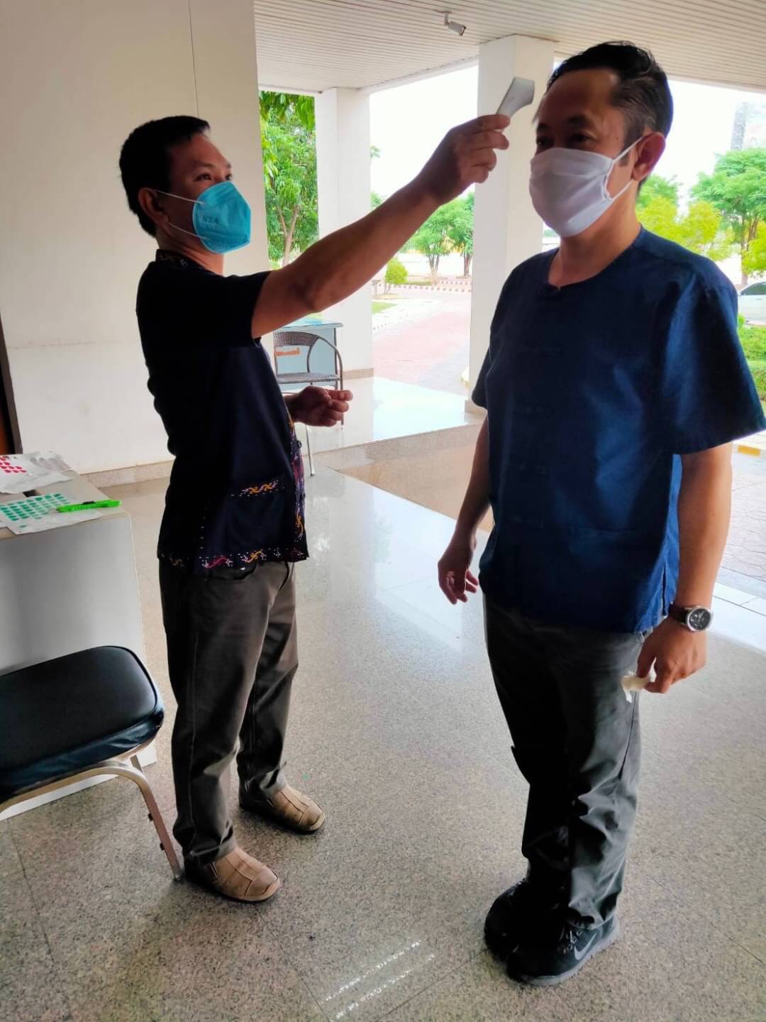 พช.หนองคาย ปฏิบัติหน้าที่เวรประจำวัน จุดคัดกรอง โควิด-19 @ศาลากลางจังหวัดหนองคาย