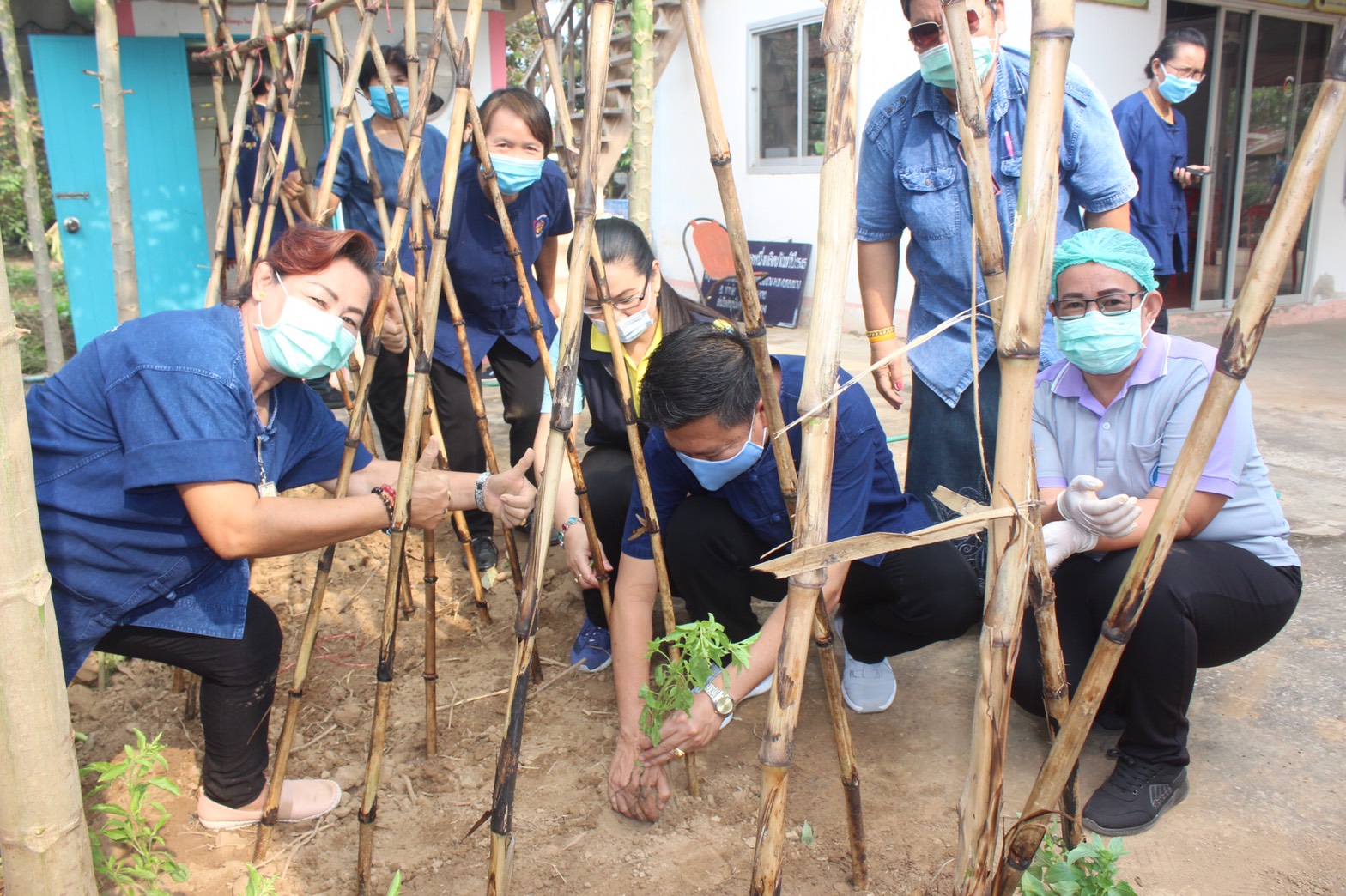 “พช.หนองคาย จัดกิจกรรม KICK OFF สตรีแบ่งปันรัก ปลูกพืชผักปลอดภัย”