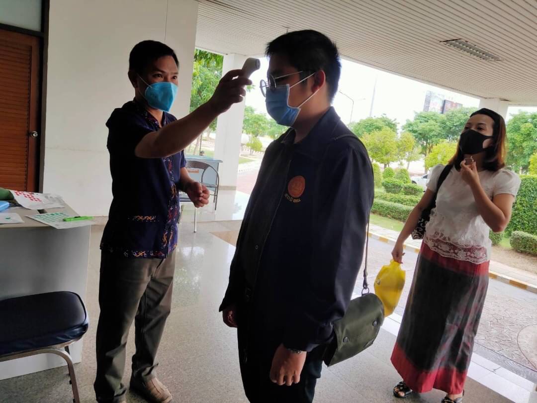 พช.หนองคาย ปฏิบัติหน้าที่เวรประจำวัน จุดคัดกรอง โควิด-19 @ศาลากลางจังหวัดหนองคาย