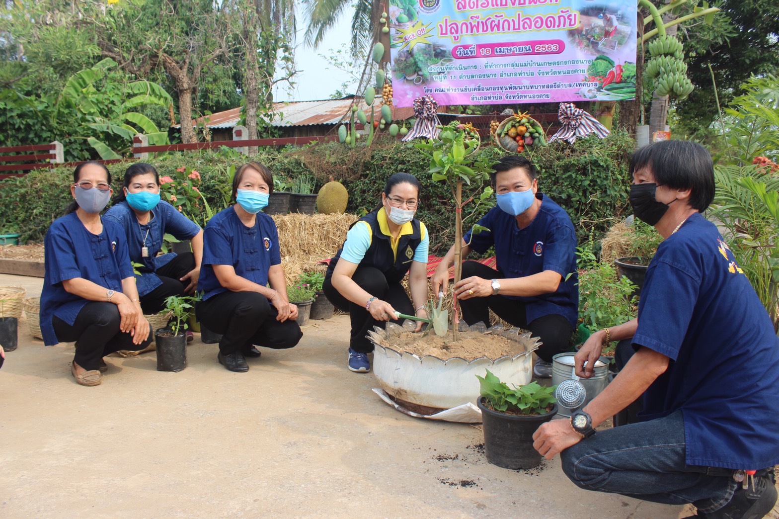 “พช.หนองคาย จัดกิจกรรม KICK OFF สตรีแบ่งปันรัก ปลูกพืชผักปลอดภัย”