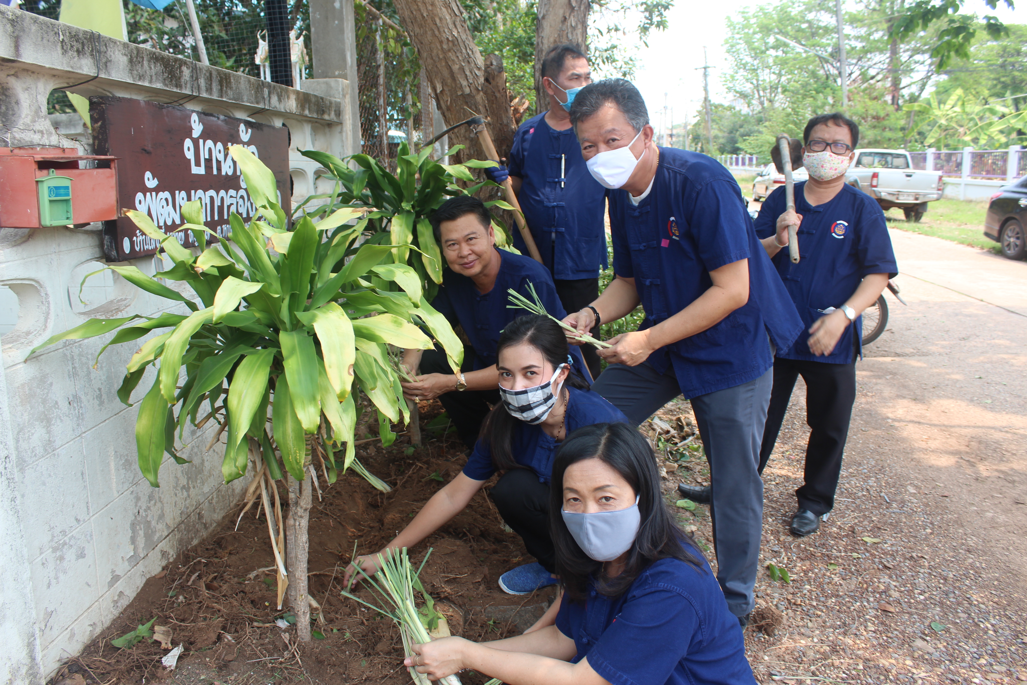 พช.หนองคาย ปลูกผักสวนครัว ขับเคลื่อนแผนปฎิบัติการ 90 วัน”