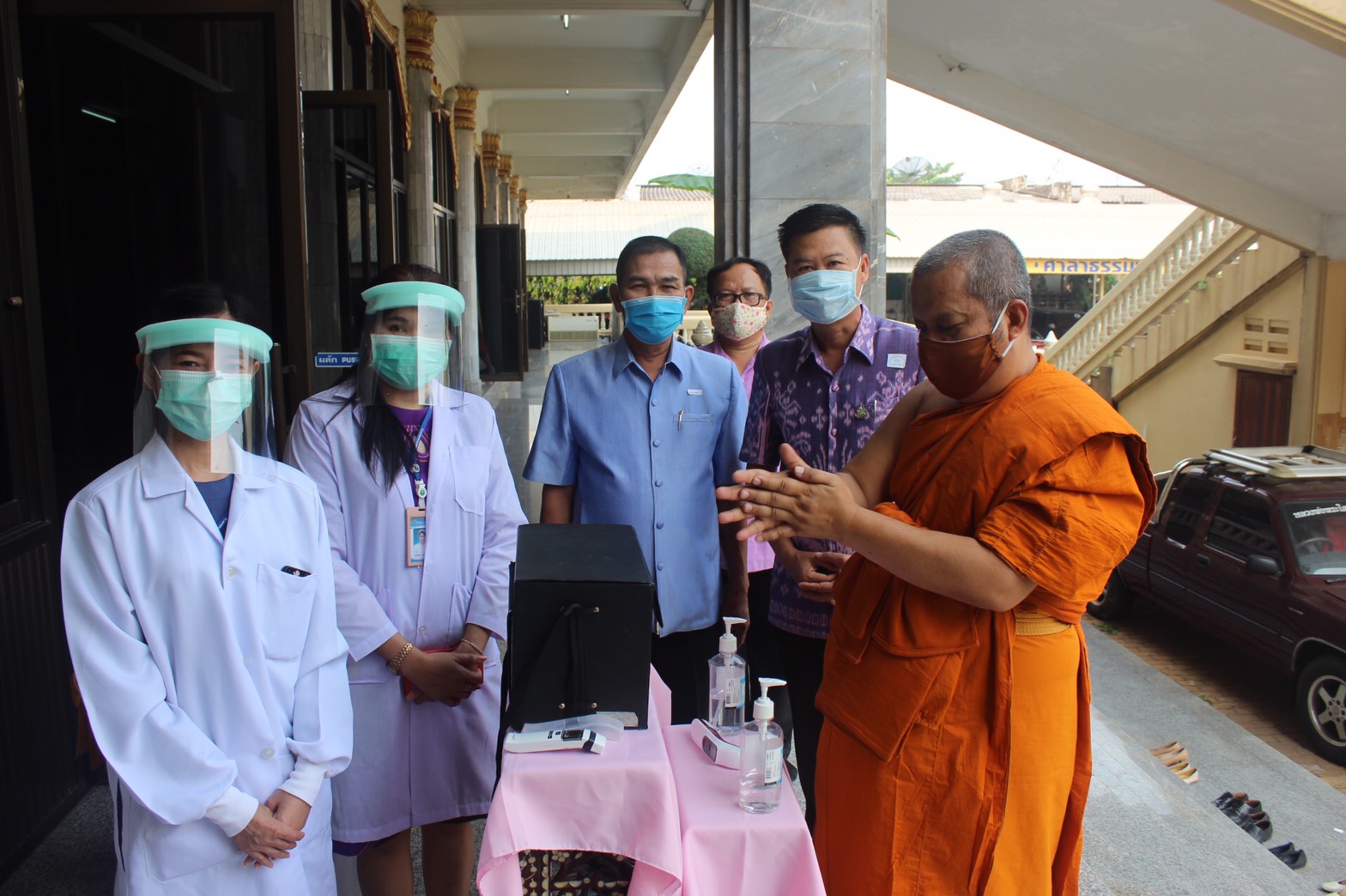 หนองคาย….จัดพิธีทอดผ้าป่าสมทบกองทุนพัฒนาเด็กชนบทฯ ณ วัดโพธิ์ชัย พระอารามหลวง