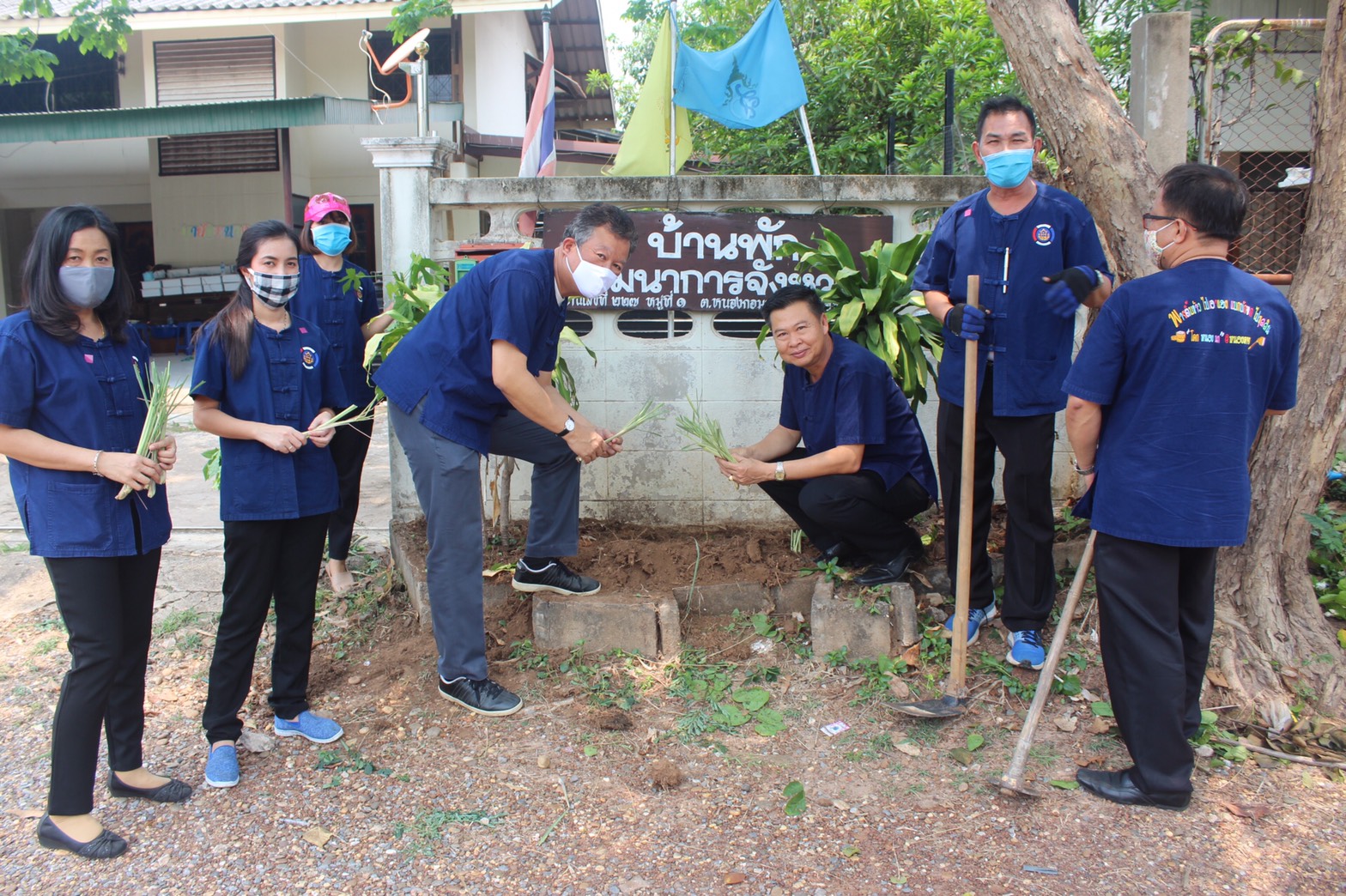 พช.หนองคาย ปลูกผักสวนครัว ขับเคลื่อนแผนปฎิบัติการ 90 วัน”