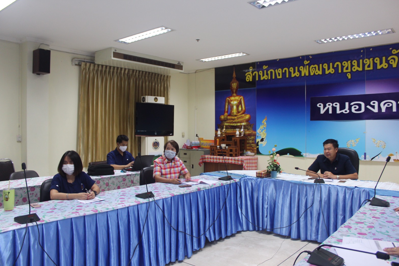 พจ. พร้อมทีมงาน ร่วมประชุมชี้แจง เร่งรัด กำกับ ติดตาม การดำเนินงานกองทุนพัฒนาบทบาทสตรี ครั้งที่ 4/2563 ผ่านระบบ Video conference