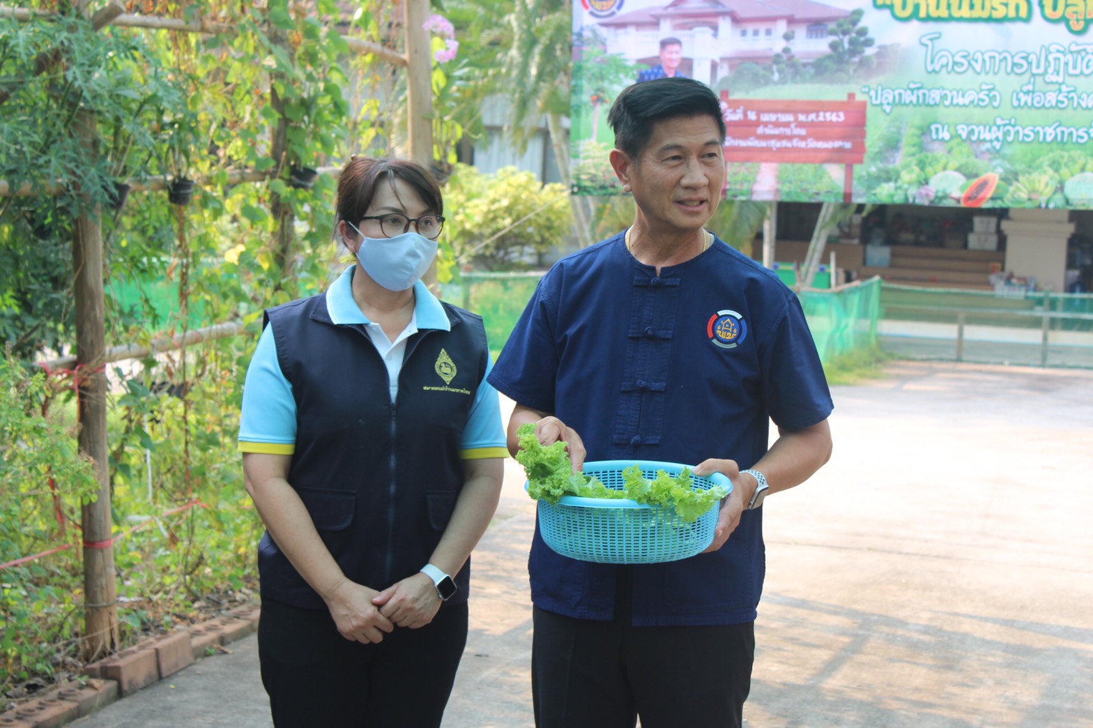 พช.หนองคายจัดกิจกรรม “ผู้ว่าพาปลูกผัก บ้านนี้มีรัก ปลูกผักกินเอง”