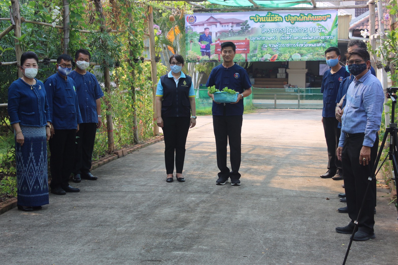 พช.หนองคายจัดกิจกรรม “ผู้ว่าพาปลูกผัก บ้านนี้มีรัก ปลูกผักกินเอง”
