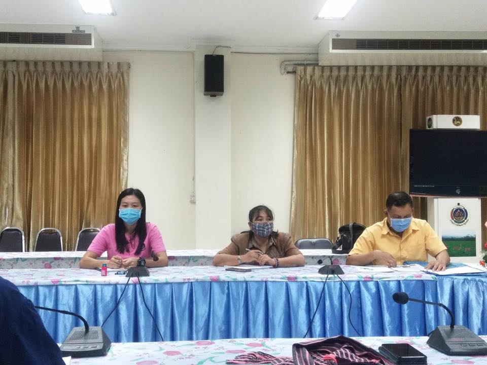 พช.หนองคาย “ประชุมทีมเจ้าหน้าที่พัฒนาชุมชนเพื่อเสนอโครงการภายใต้กรอบนโยบายการพื้นฟูเศรษฐกิจและสังคมของประเทศ